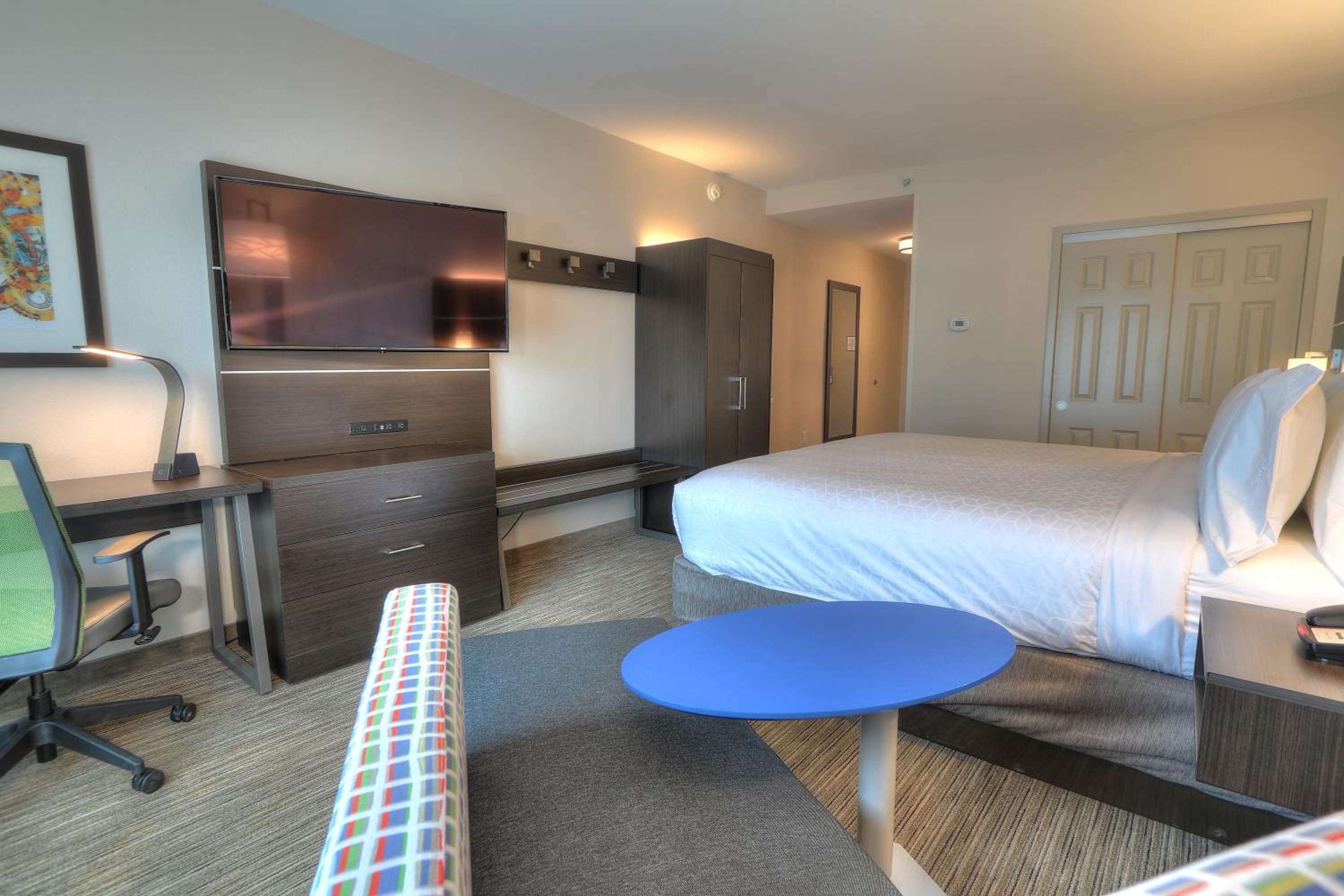Standard King Room - Photo 4