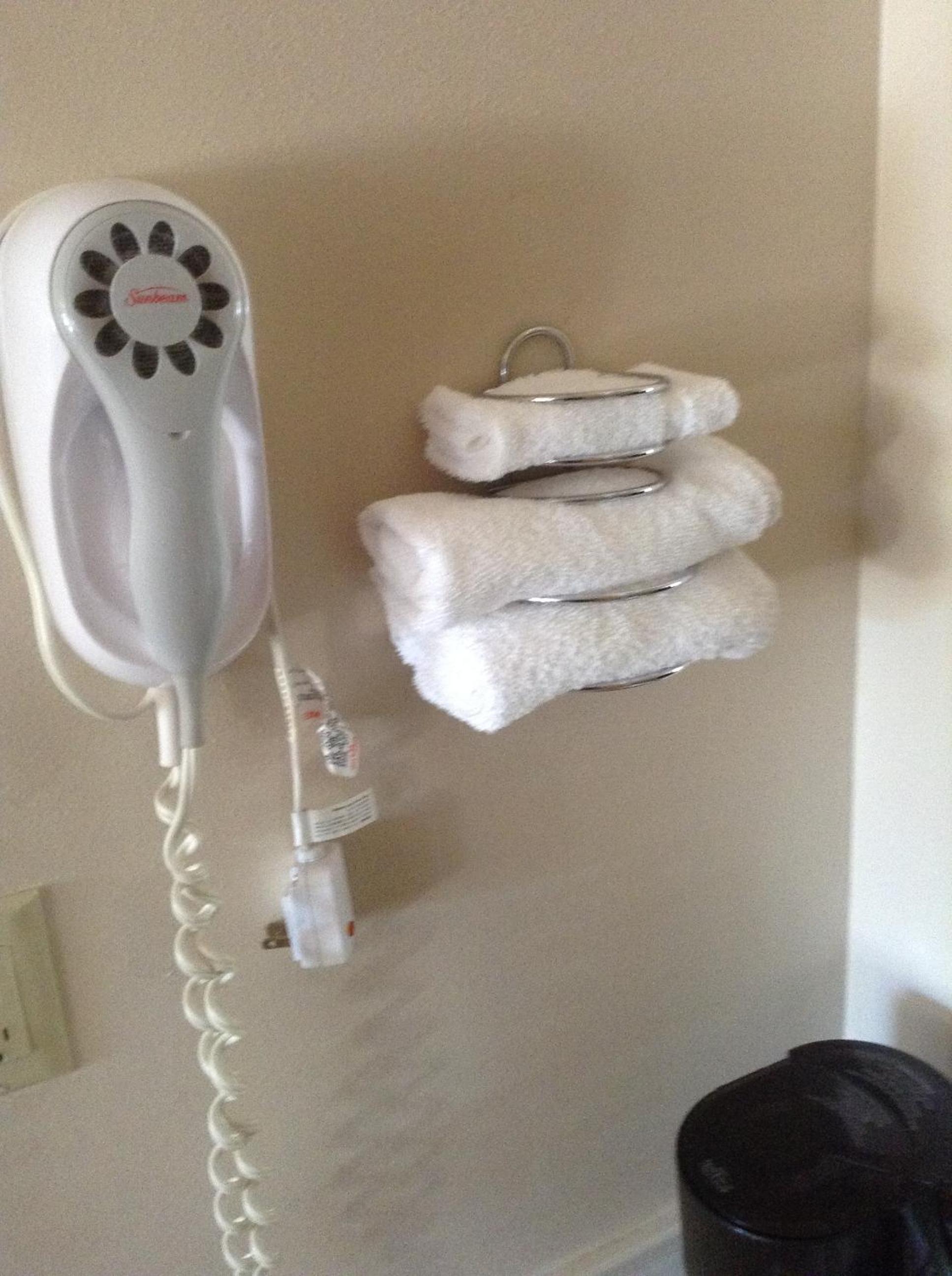 Queen Room with Two Queen Beds - Non-Smoking - Photo 6