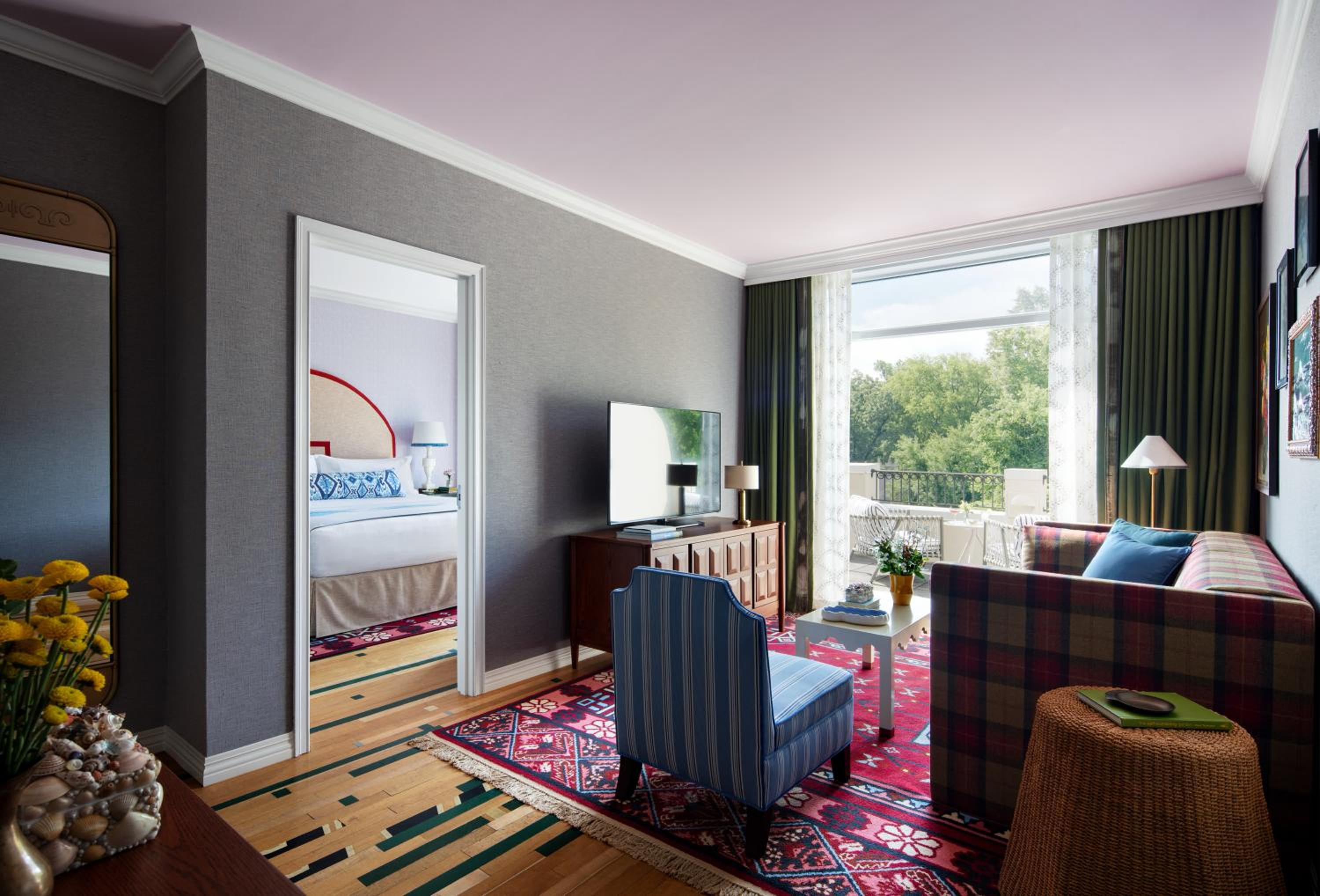 Graduate King Suite - Photo 3
