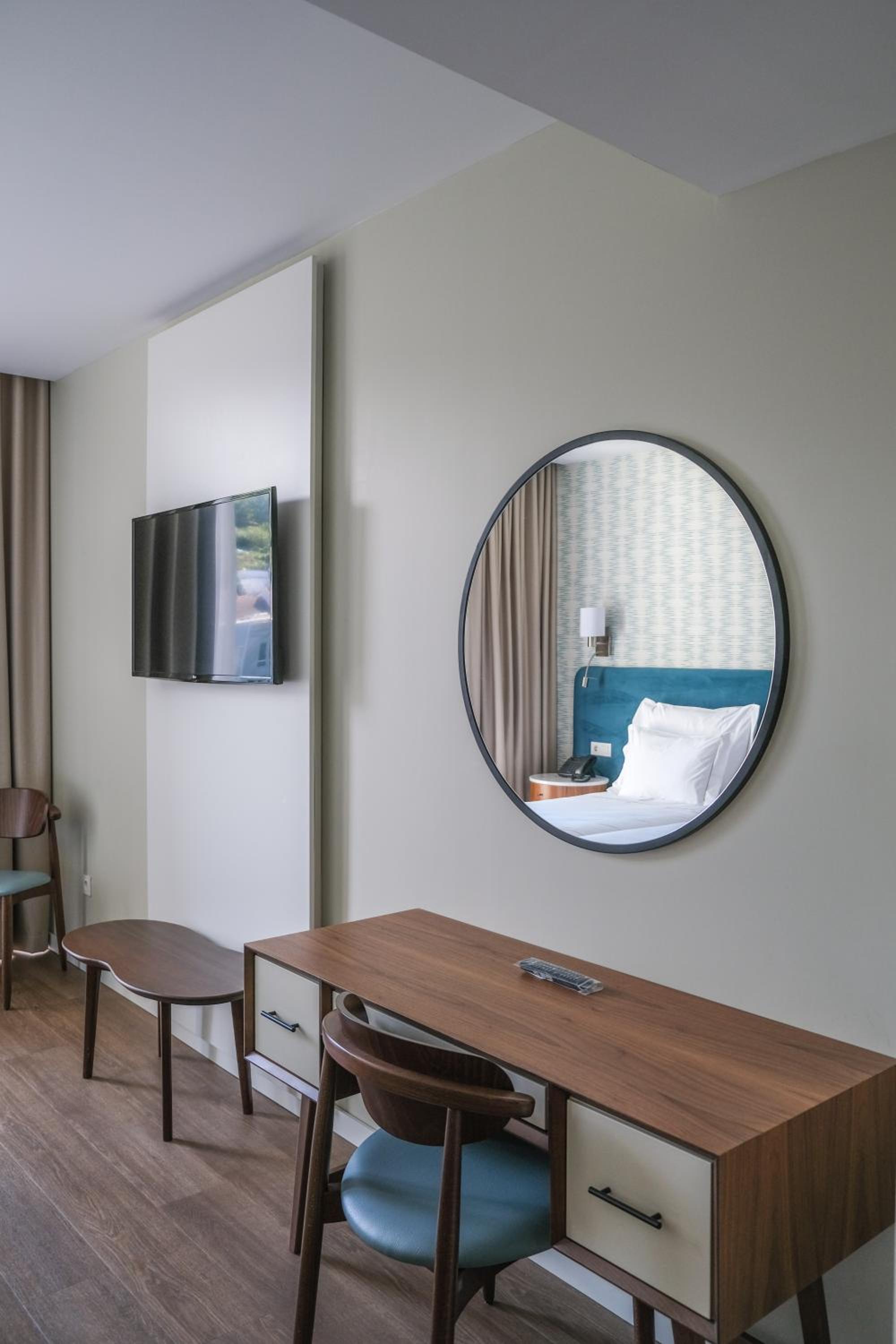 Superior Double or Twin Room with Terrace - Photo 10
