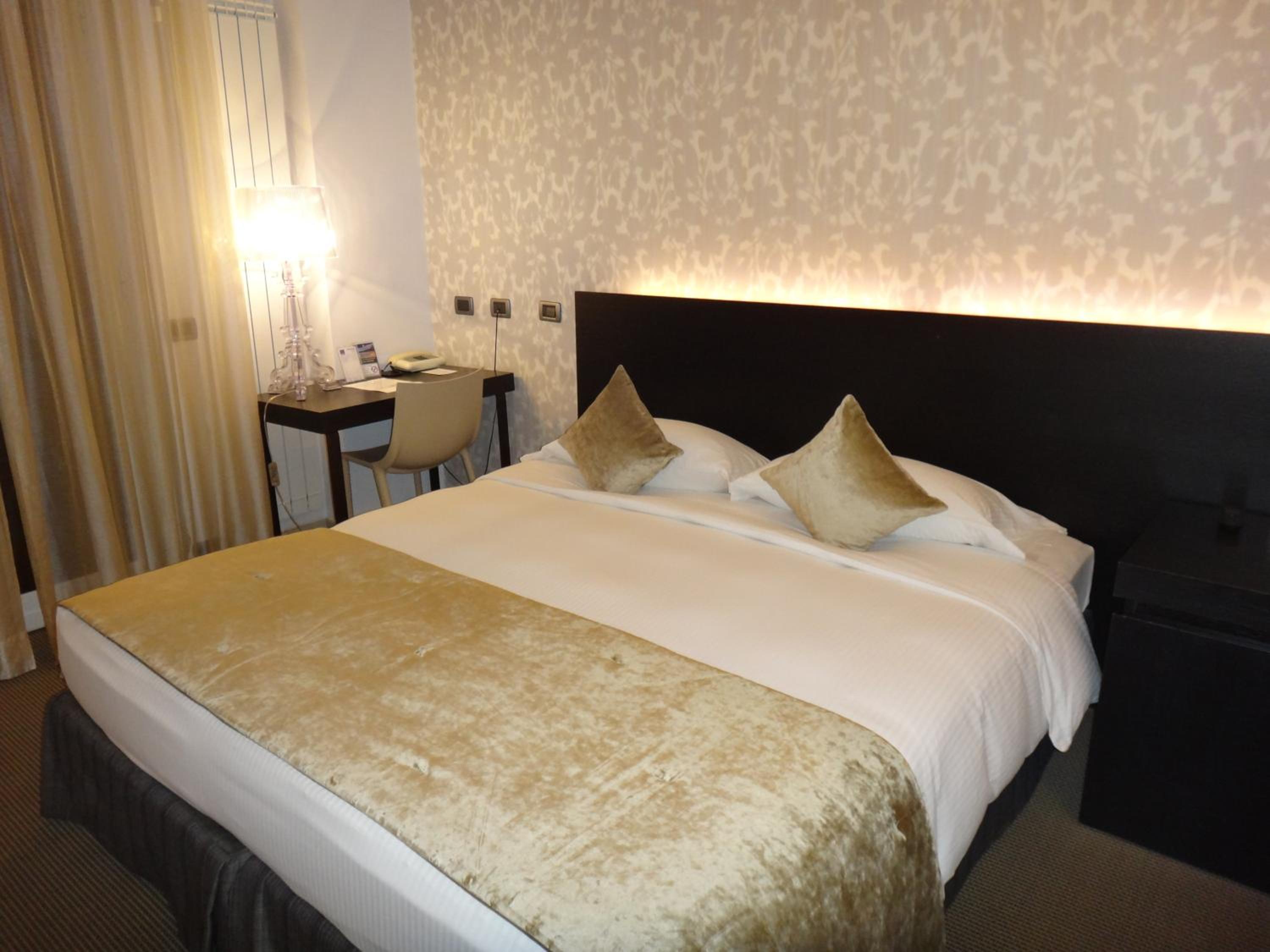 Double or Twin Room - Photo 3