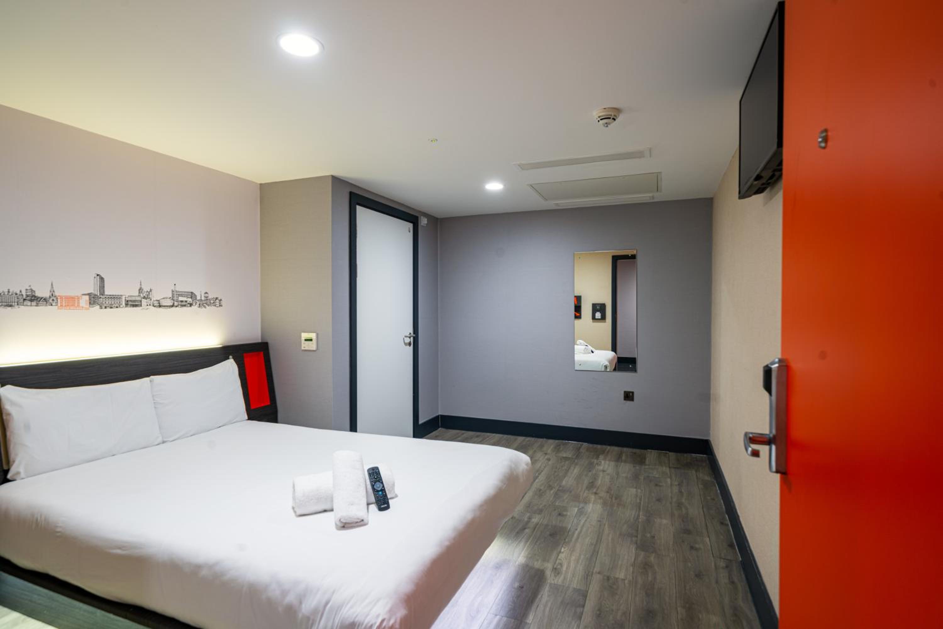 Double Room - Disability Access No window photo 1