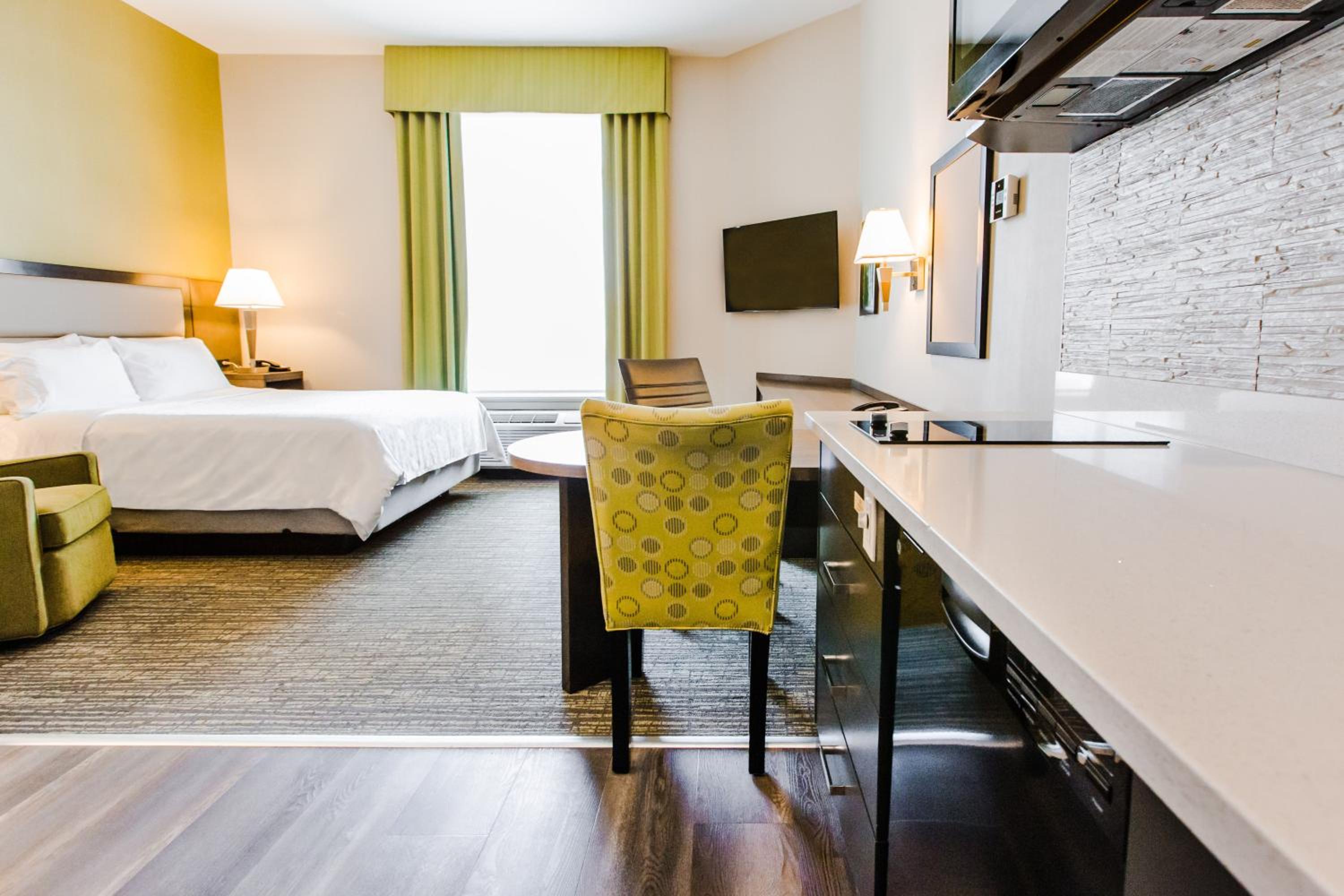 Studio Queen Suite with Walk In Shower