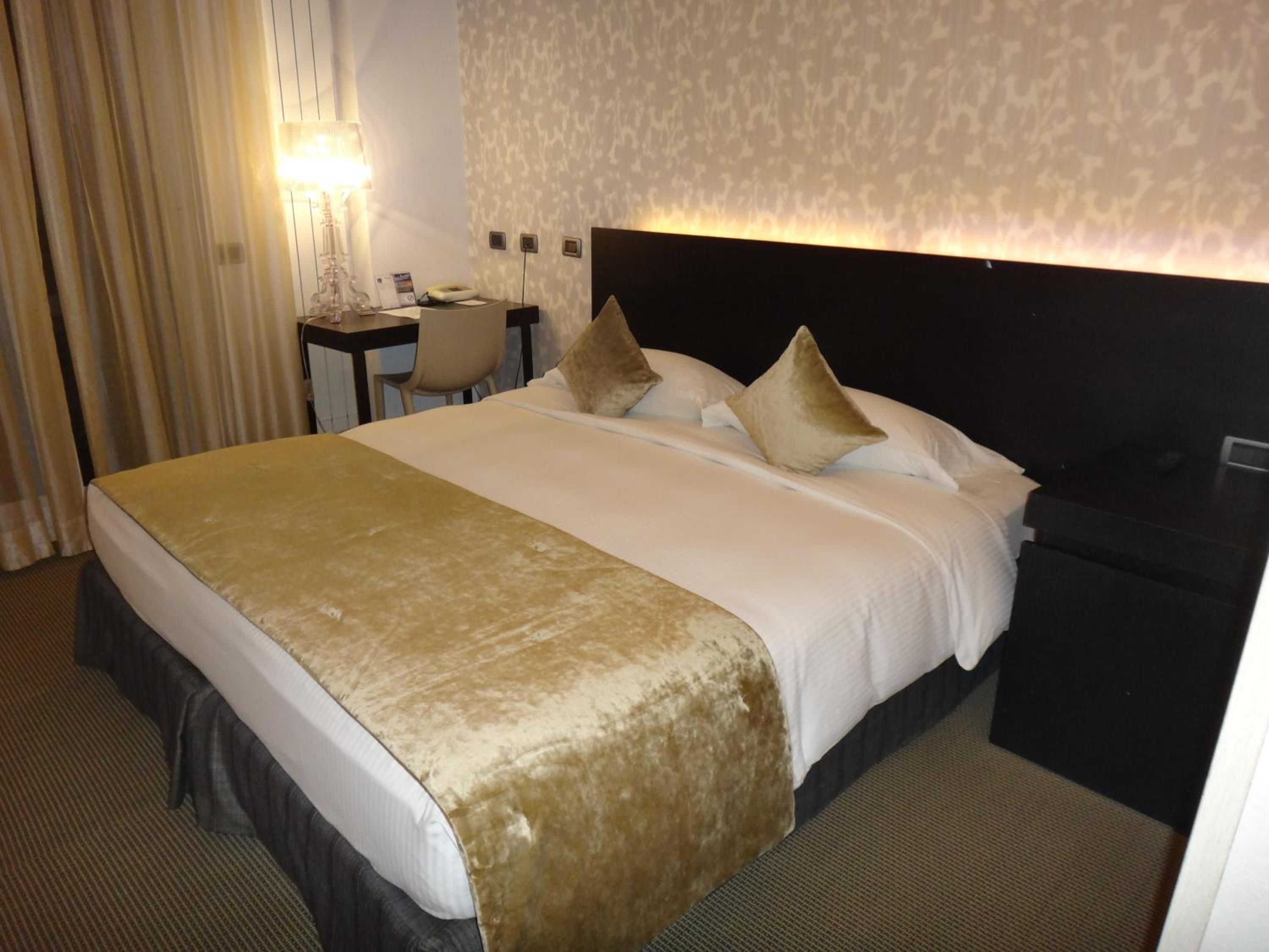 Double or Twin Room - Photo 6
