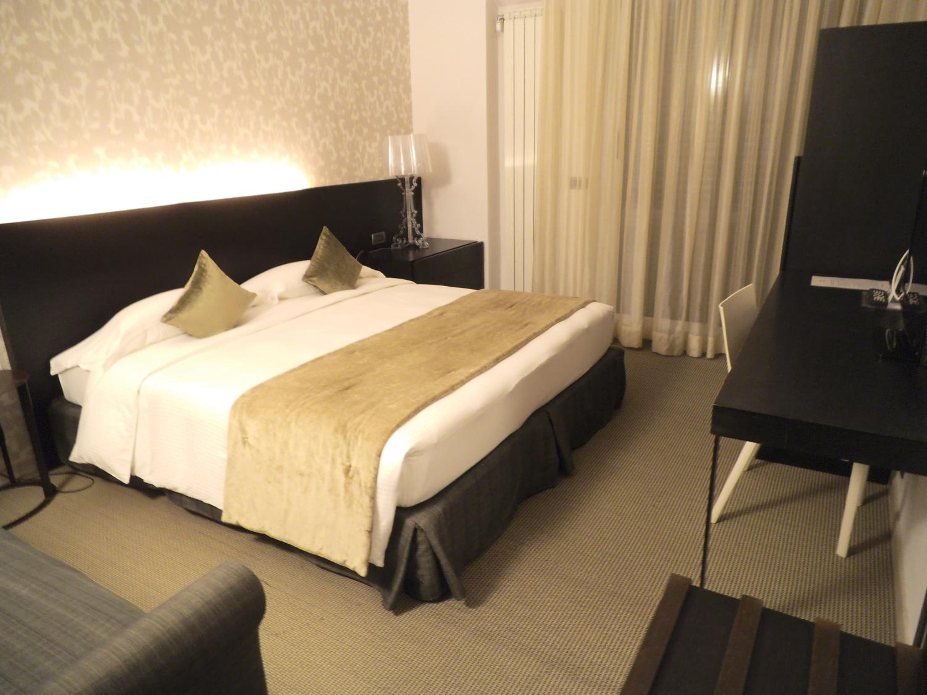 Deluxe Triple Room with Sea View - Photo 7