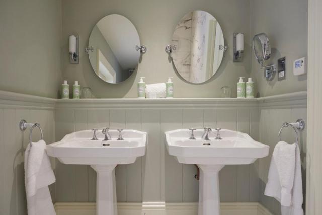 Sussex Suite photo 3