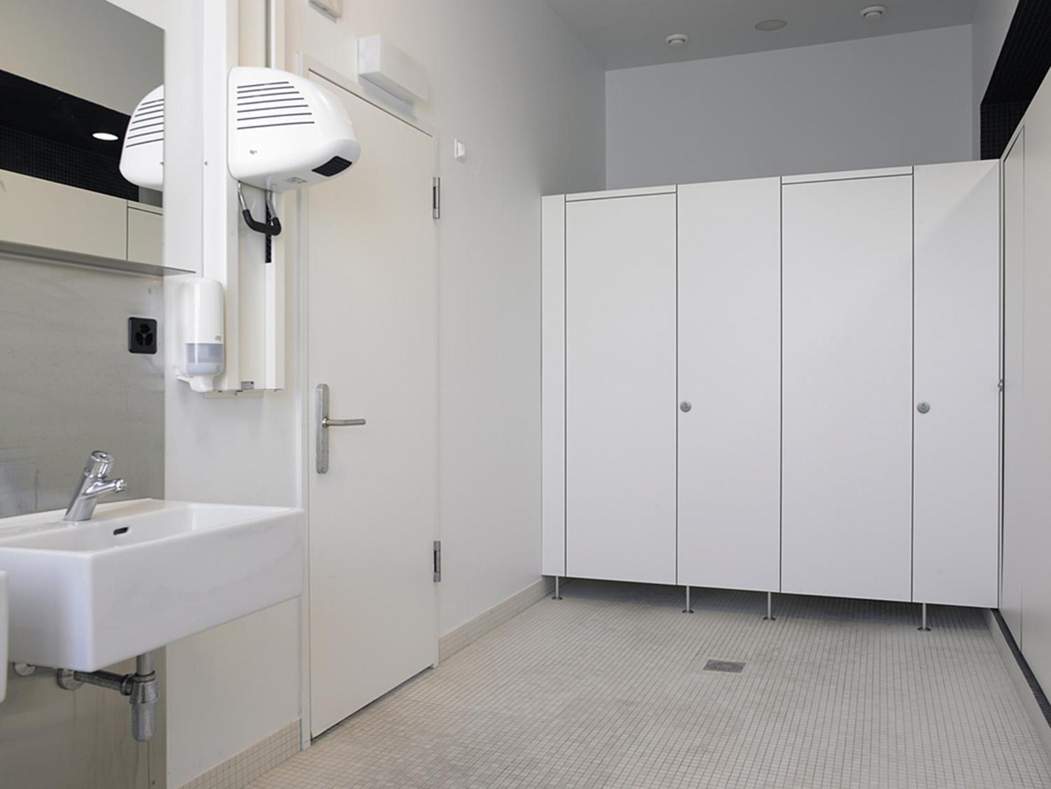 Quadruple Room with Private Toilet - Photo 3