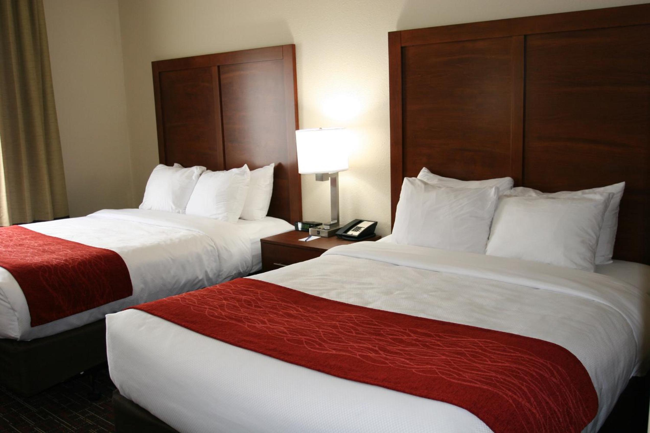 Queen Room with Two Queen Beds - Accessible/Non-Smoking  photo 2