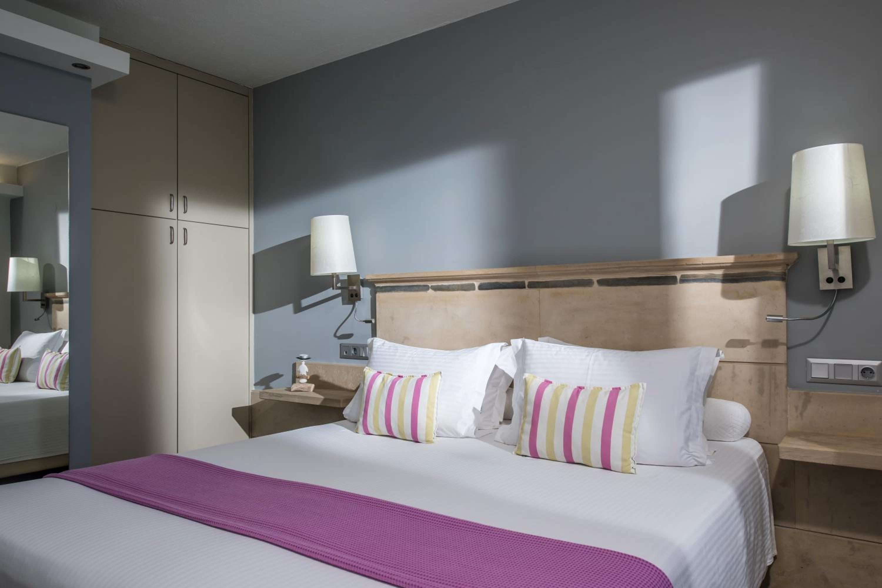 Superior Triple One-Bedroom Apartment with Sea View
