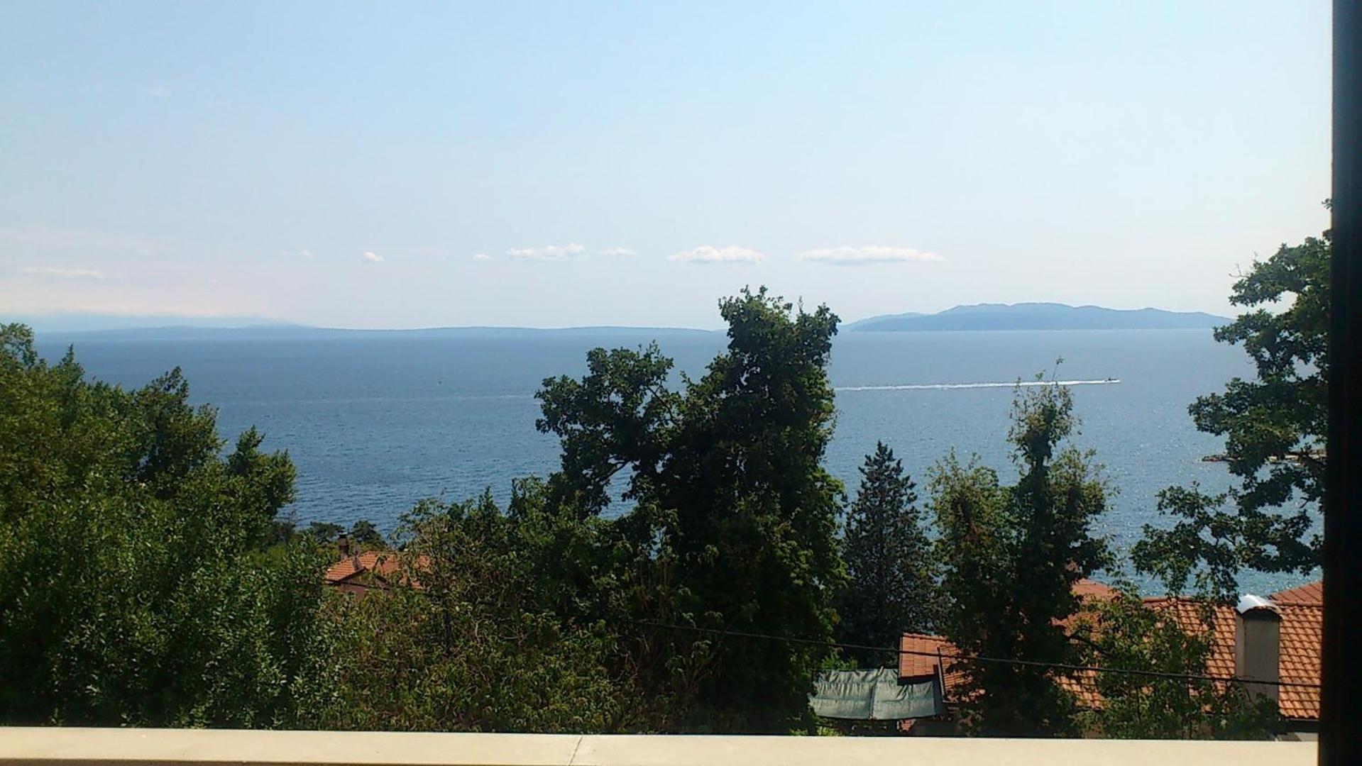 Three-Bedroom Apartment with Terrace and Sea View photo 2