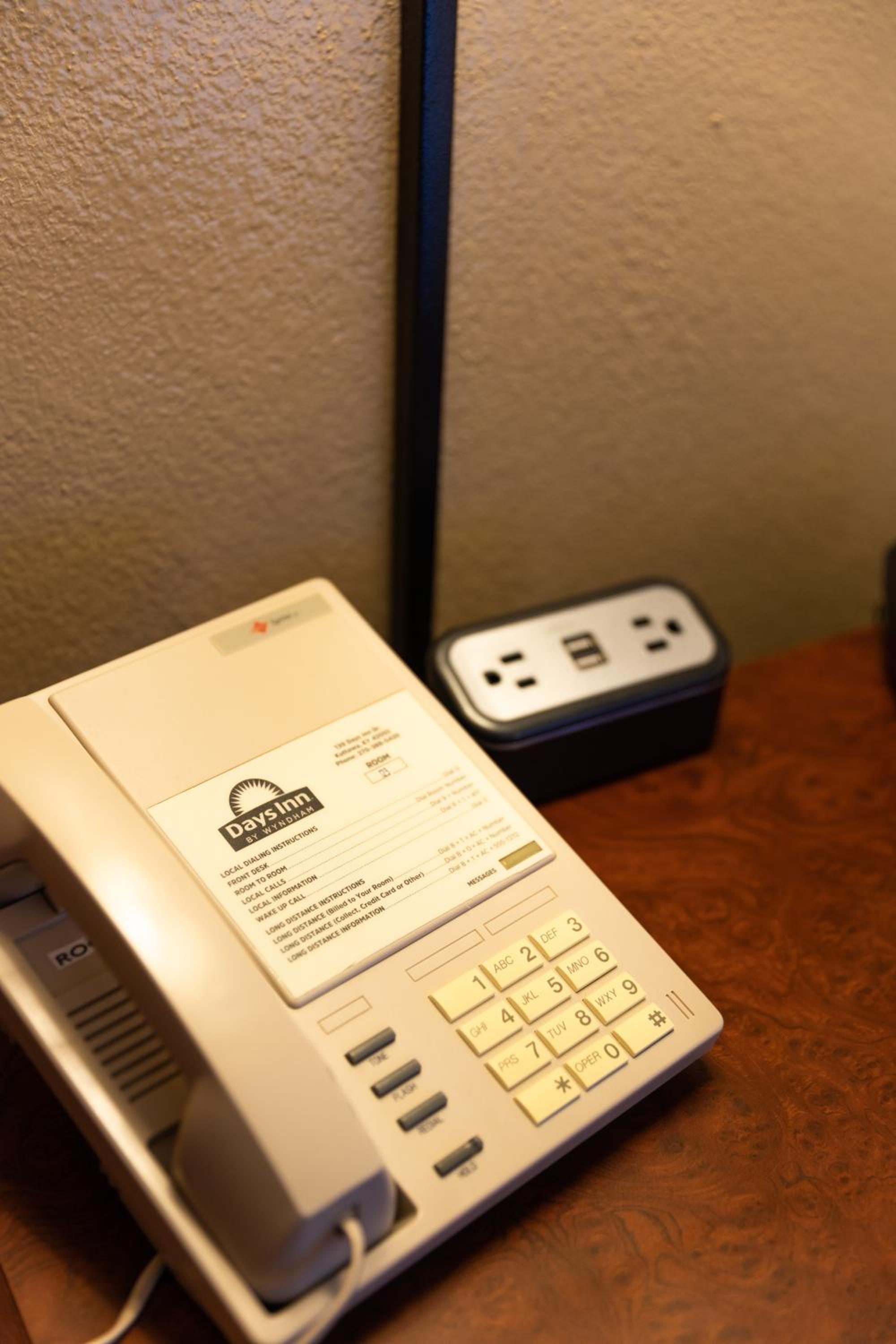King Room - Non-Smoking - Photo 2