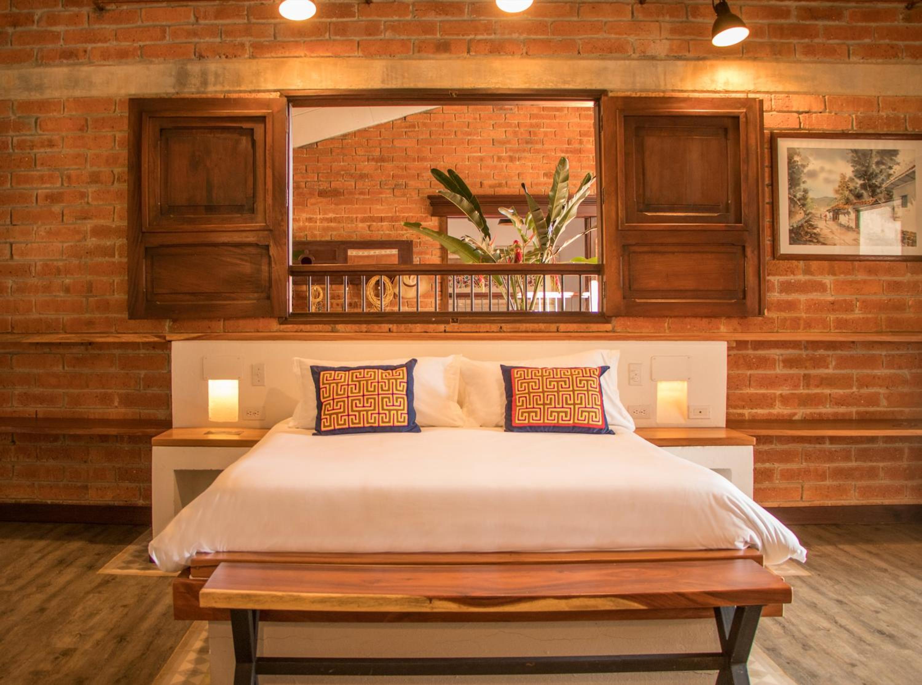 Deluxe Queen Suite