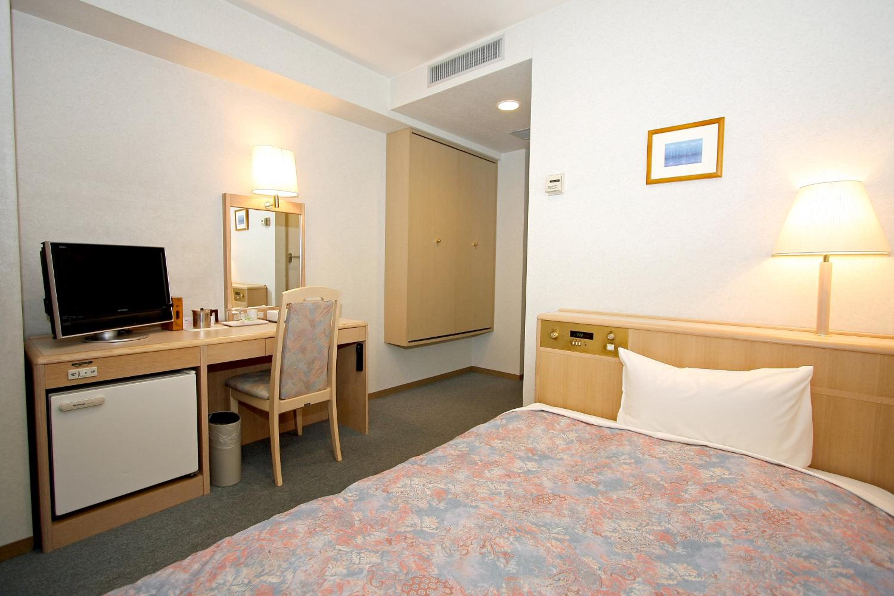 Single Room - Smoking photo 1