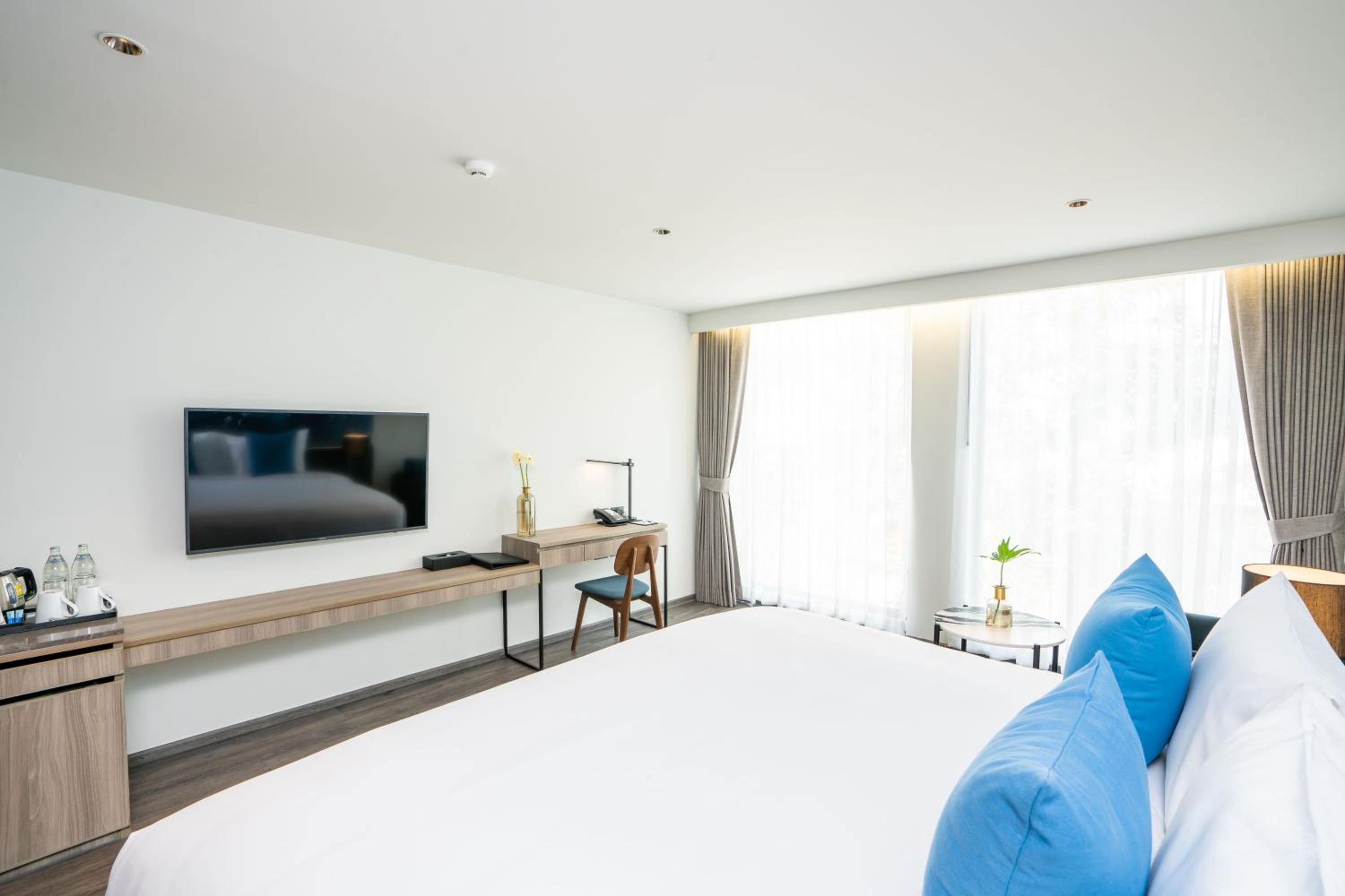 Deluxe Double Room with Pool View - Non-Smoking - Photo 4
