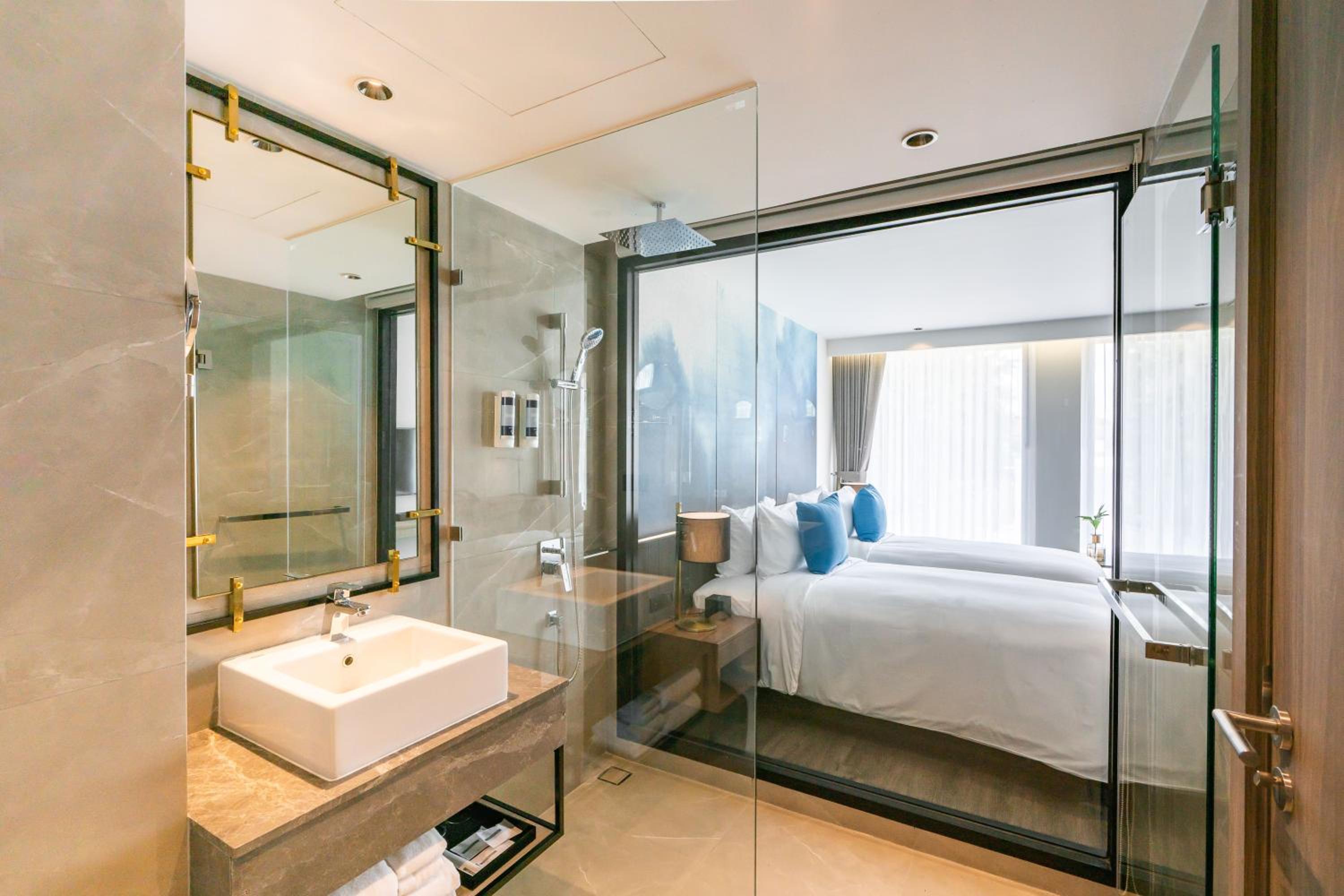 Deluxe Twin Room with Pool View - Non-Smoking - Photo 3