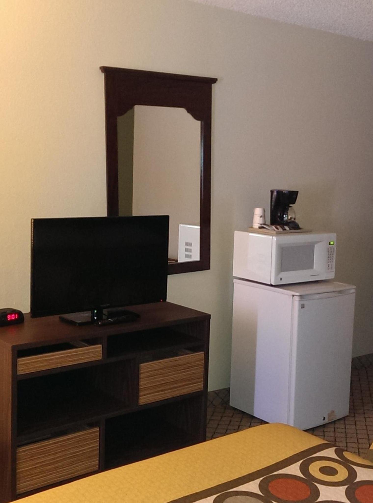 King Room - Non-Smoking - Photo 6