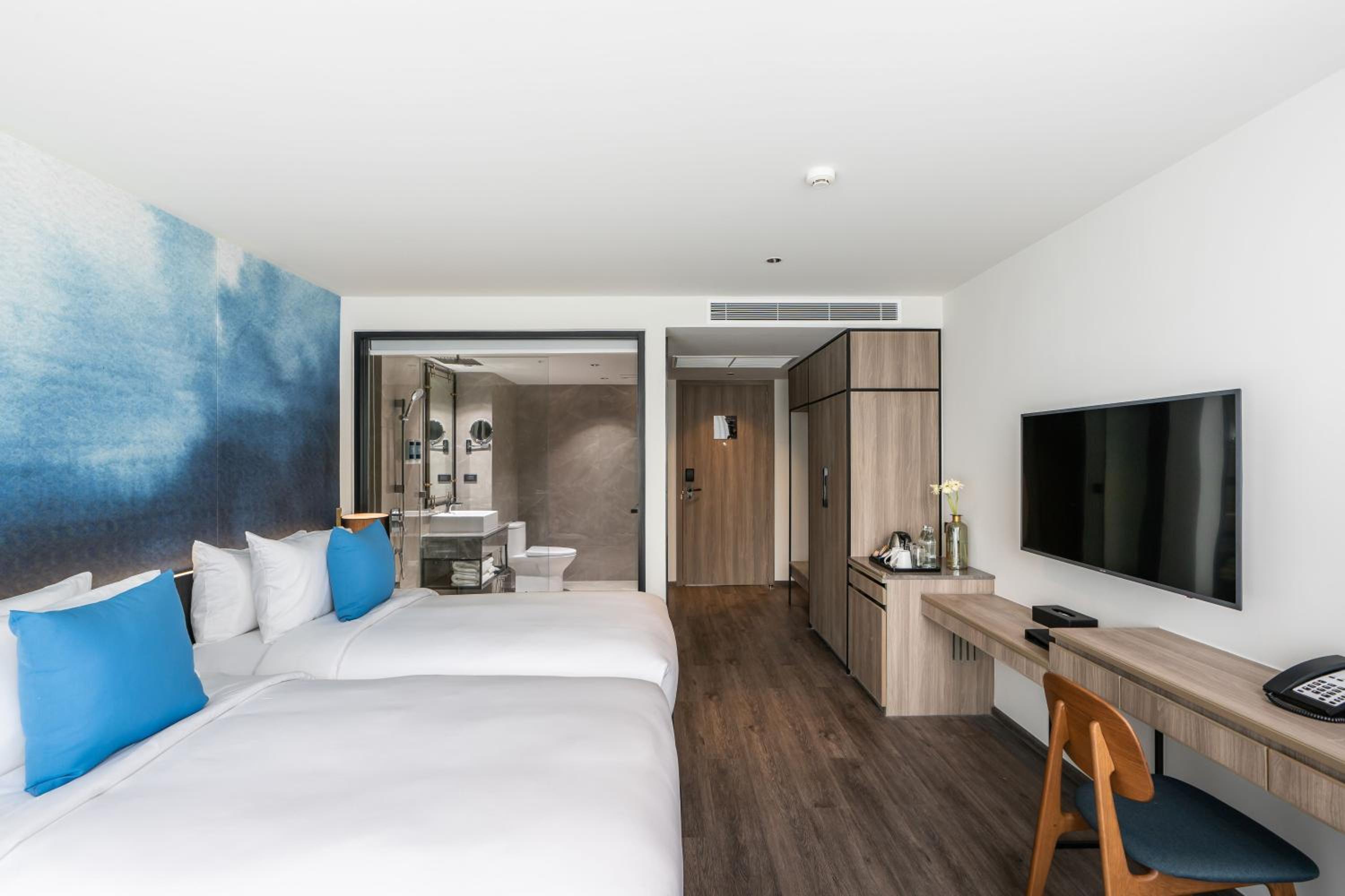 Deluxe Twin Room with City View - Non-Smoking - Photo 5
