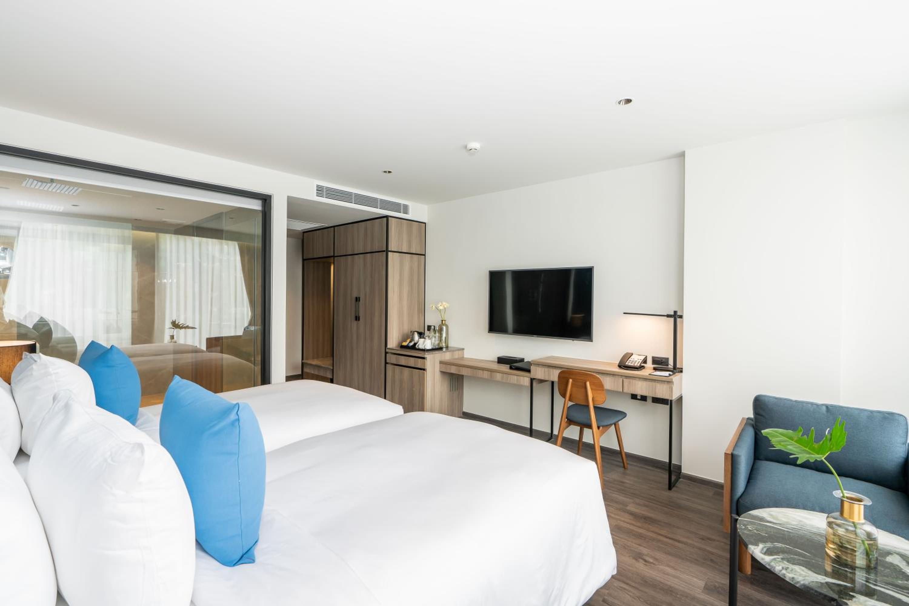 Deluxe Twin Room with City View - Non-Smoking - Photo 6