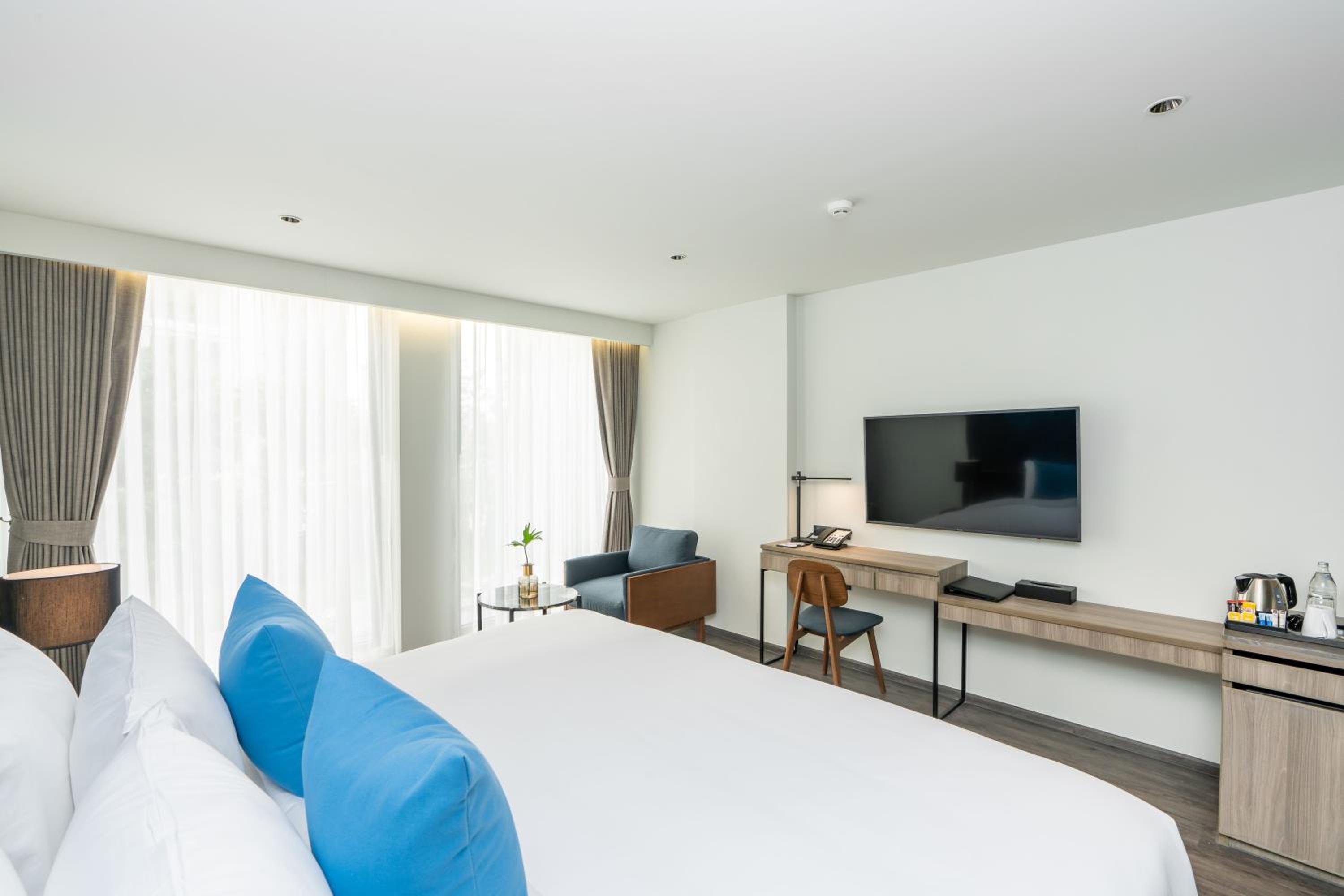Deluxe Double Room Non-Smoking -City View - Photo 3