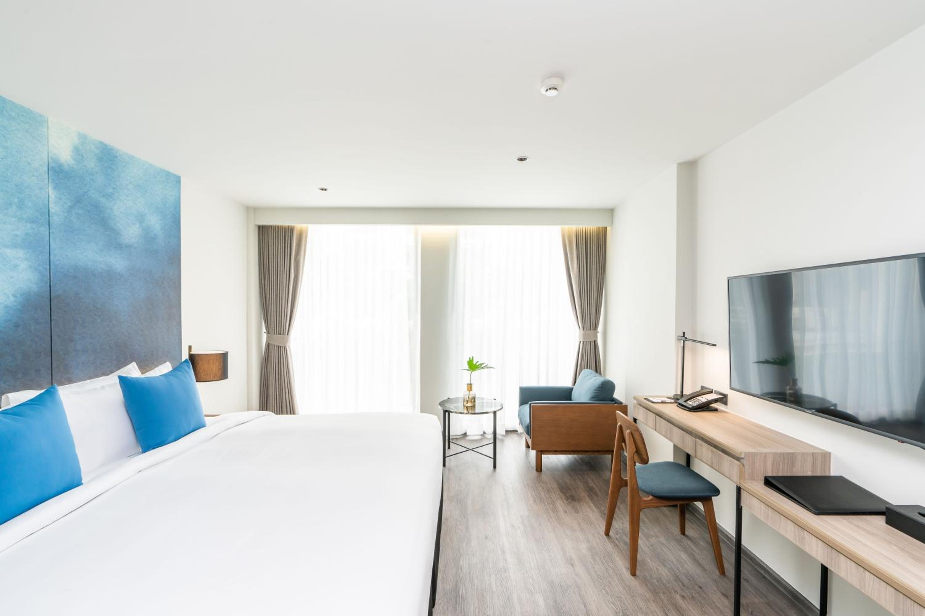 Deluxe Double Room Non-Smoking -City View - Photo 2