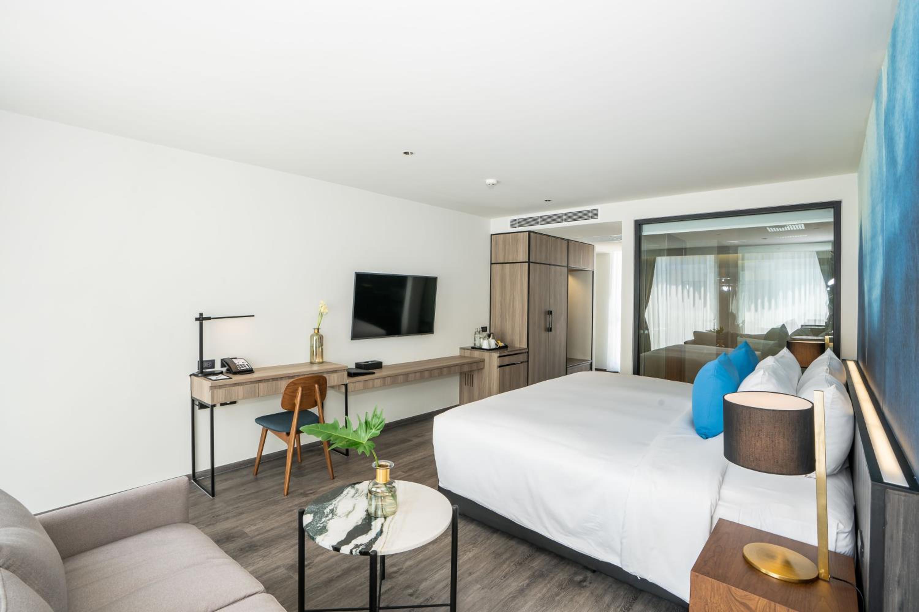 Deluxe Double Room Non-Smoking -City View - Photo 4
