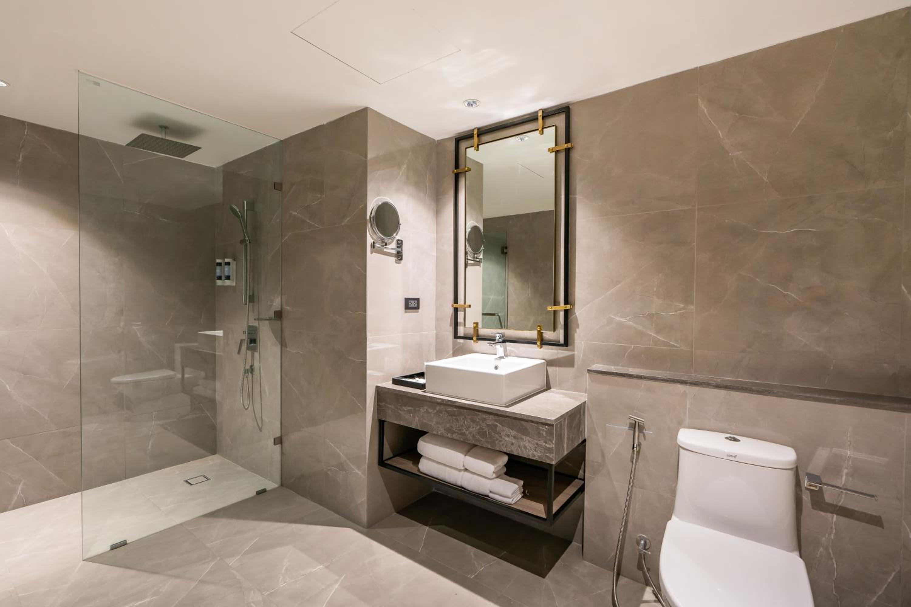 Double Suite with City View - Non-Smoking - Photo 5