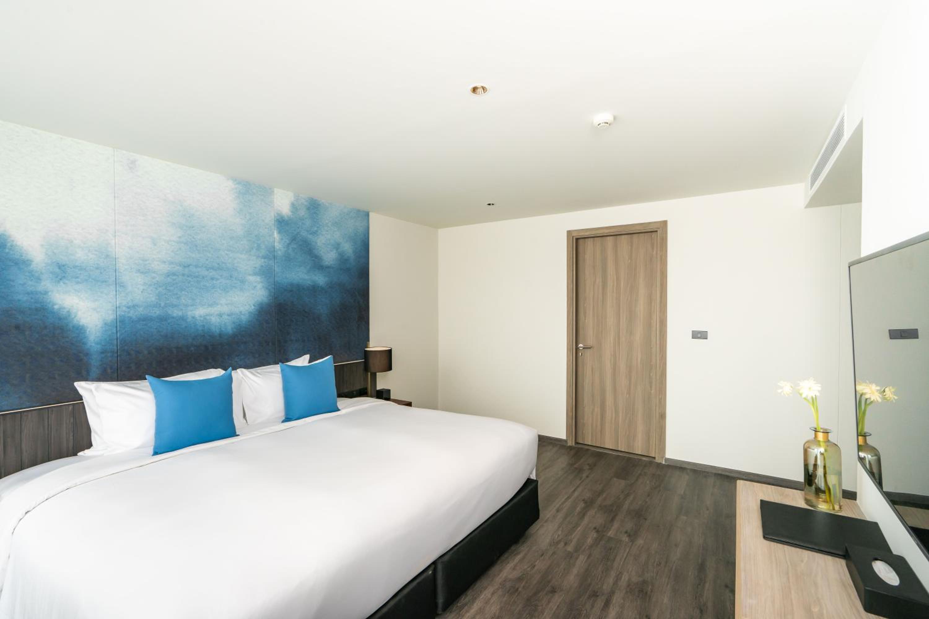 Double Suite with City View - Non-Smoking - Photo 4