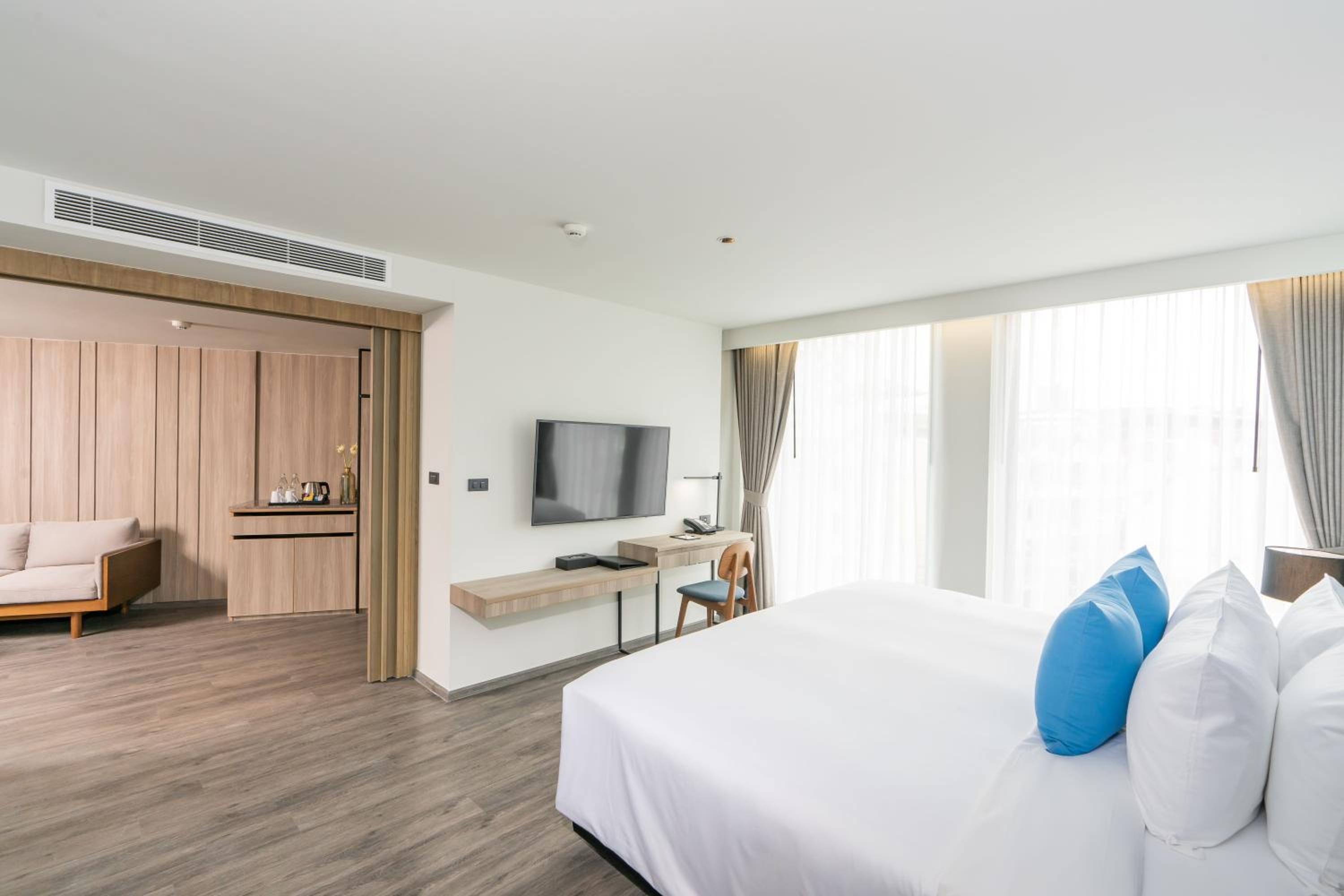 Double Suite with City View - Non-Smoking - Photo 6