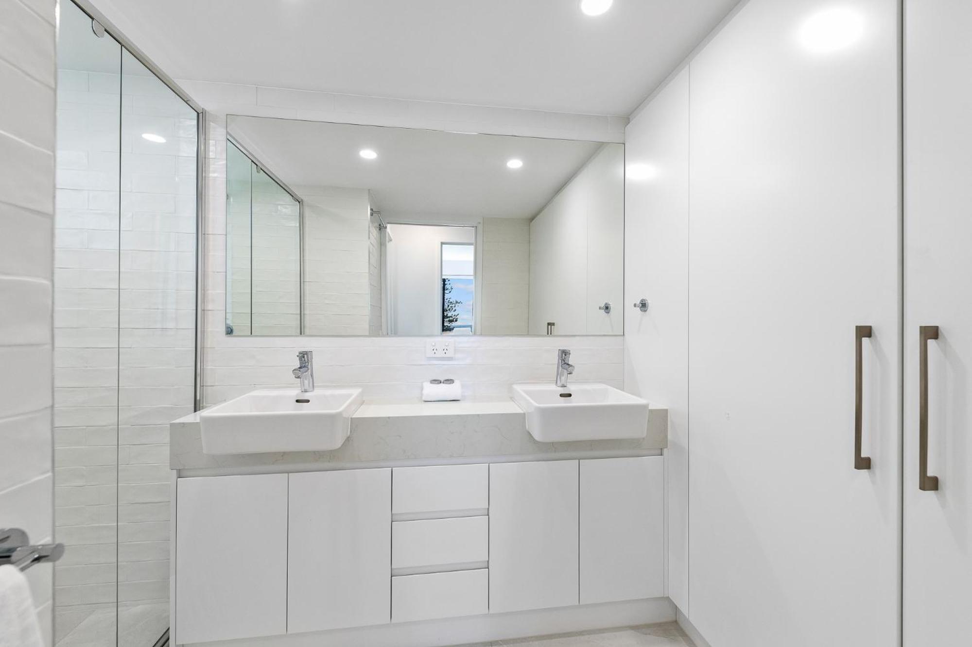 Four Bedroom Deluxe Apartment with Ocean View photo 3