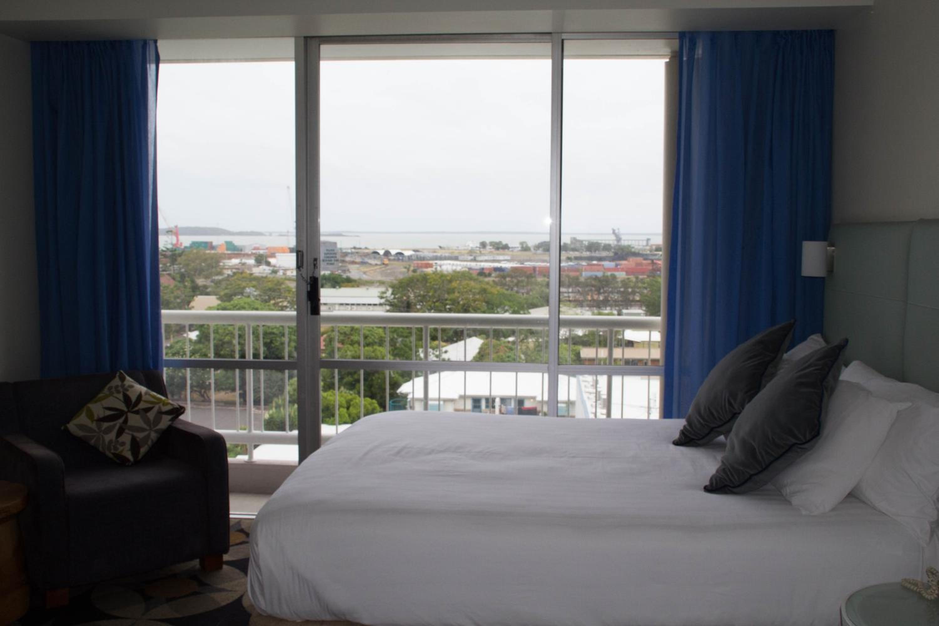 Deluxe Queen Room - No Housekeeping photo 3