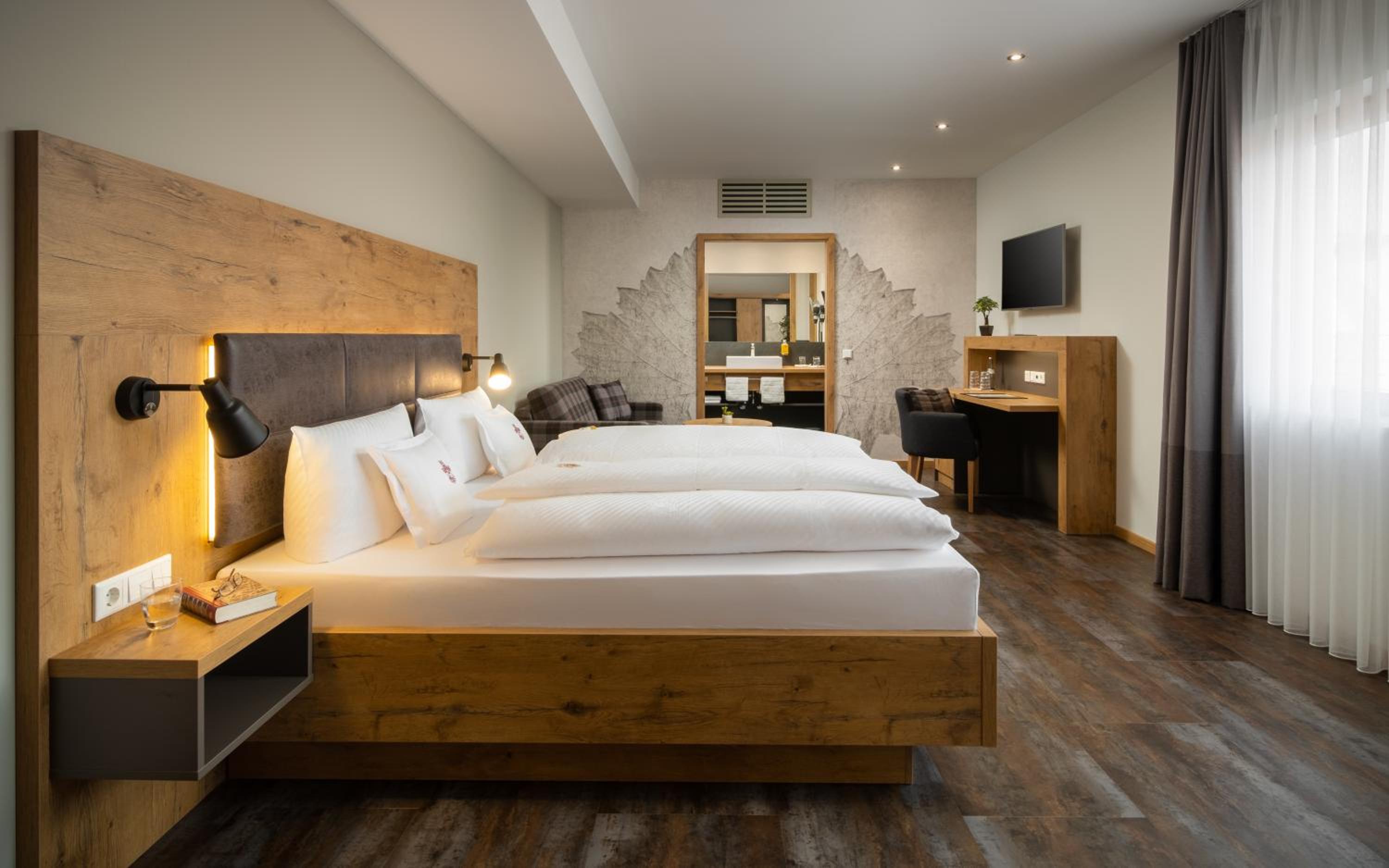 Superior King Room - Photo 4