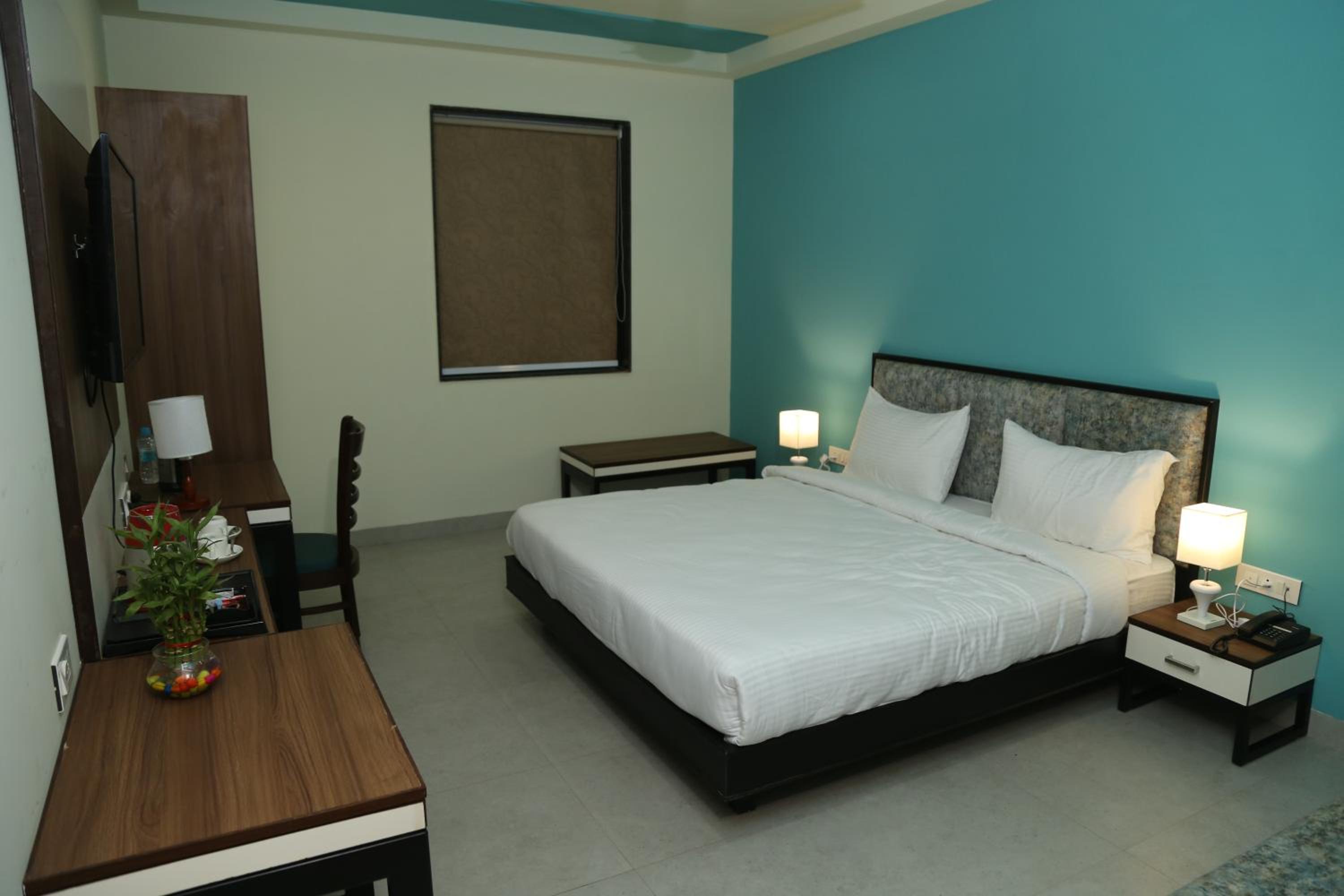 Deluxe Double or Twin Room