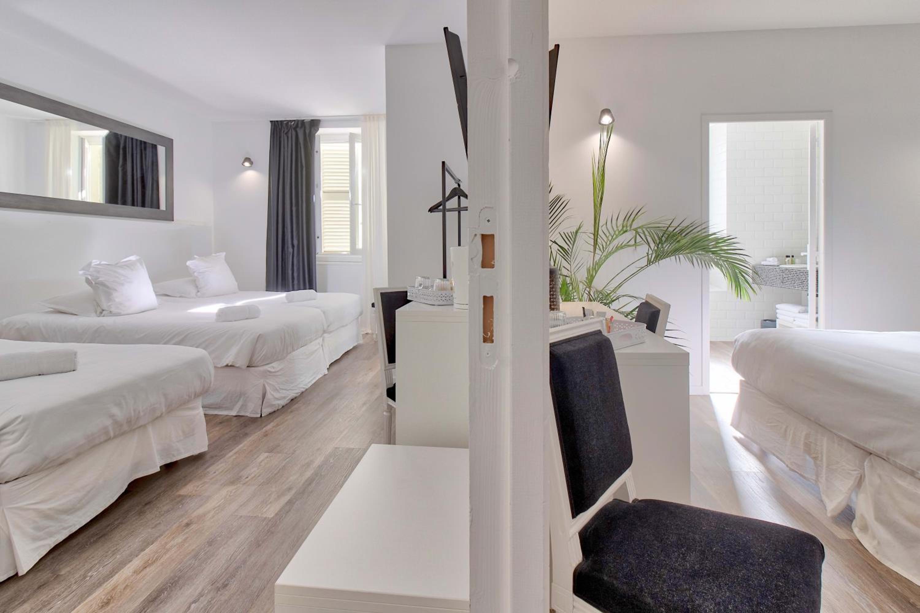 Chambre Quadruple avec Accès Gratuit au Spa photo