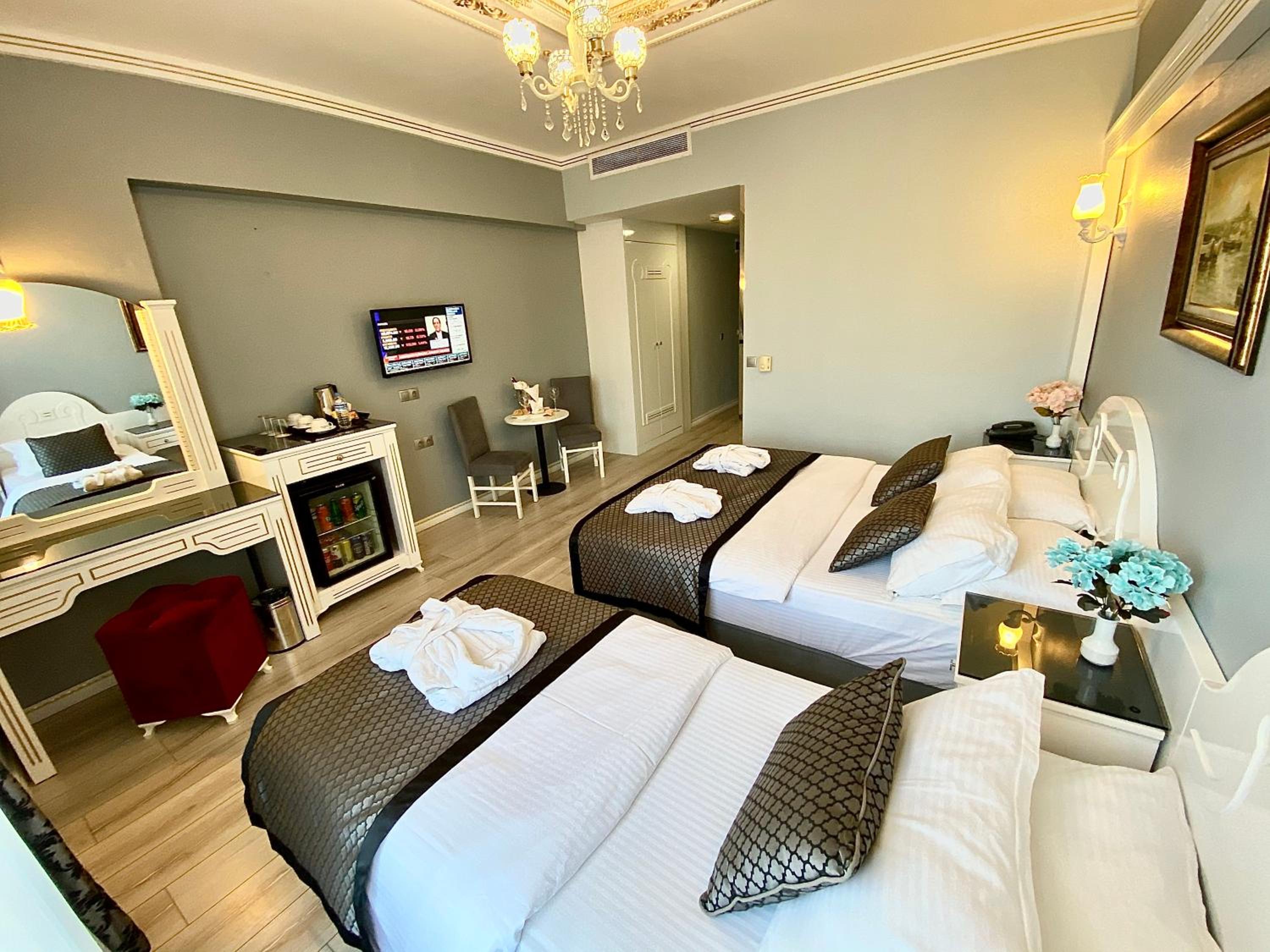 Superior Triple Room photo 3