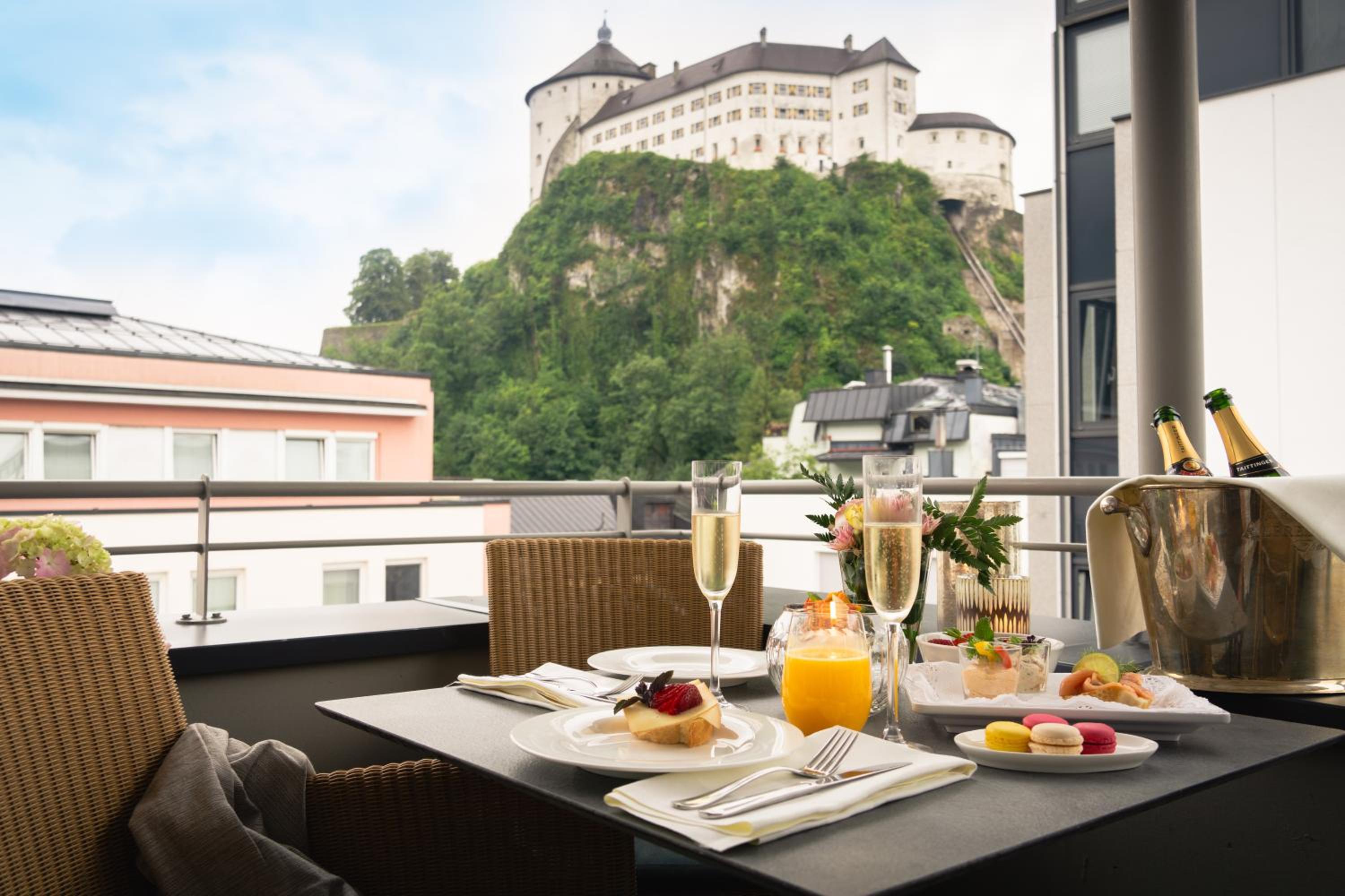 Exclusive Suite with Balcony photo 2