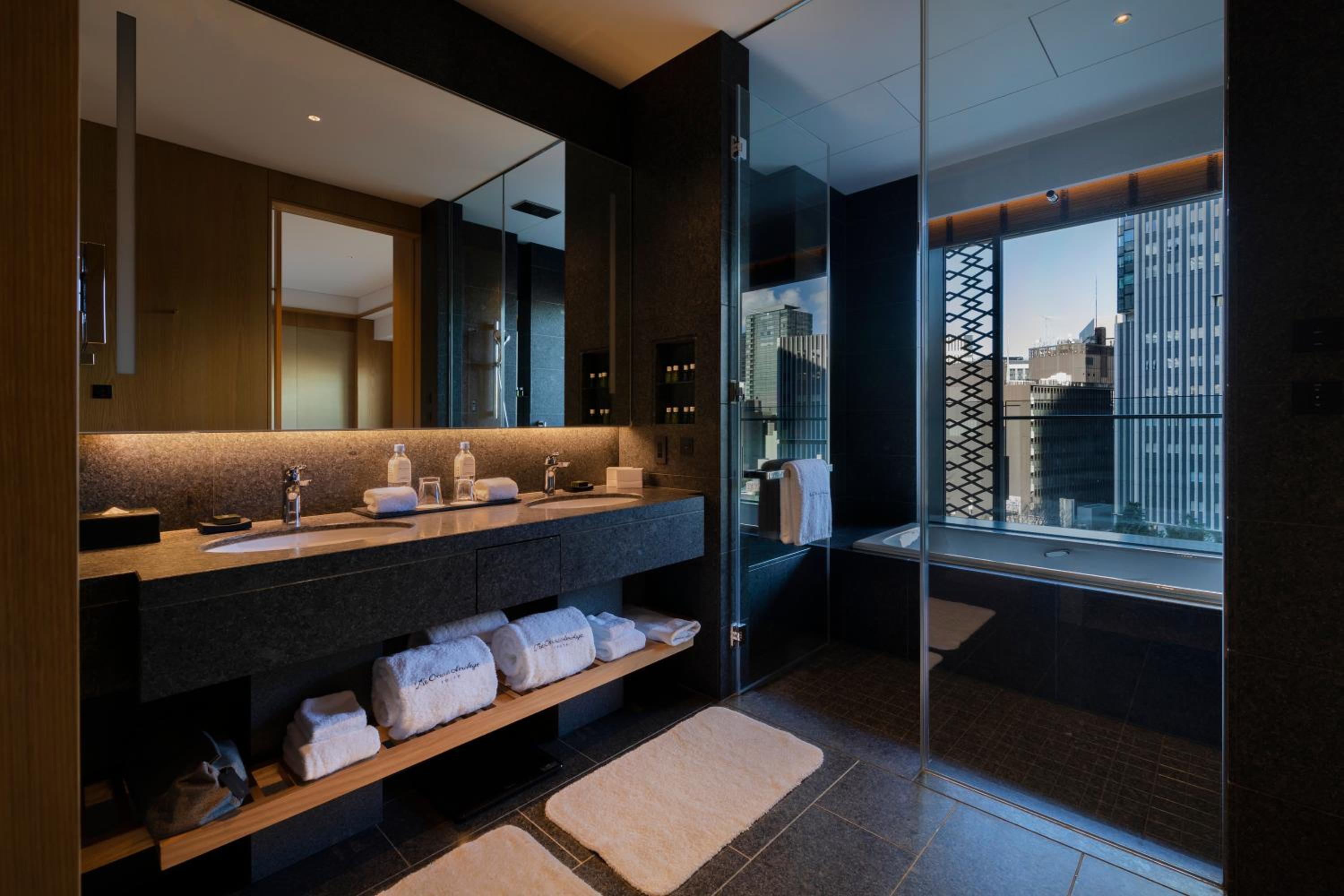 [Heritage] King Junior Suite with View Bath and Balcony - Smoking photo 3