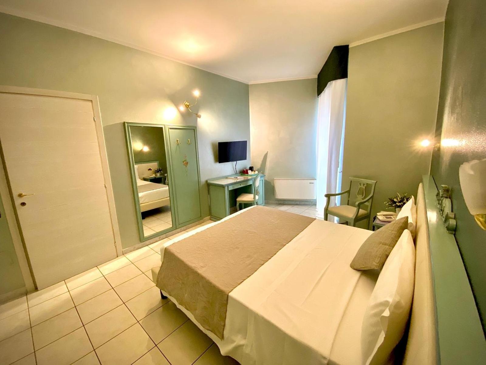 Double or Twin Room - Photo 7