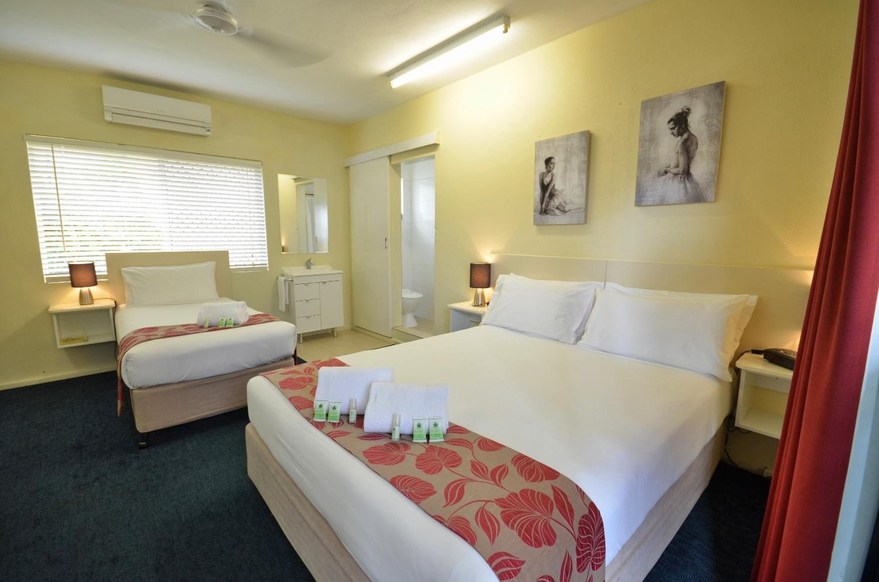 Double or Twin Room - Photo 11