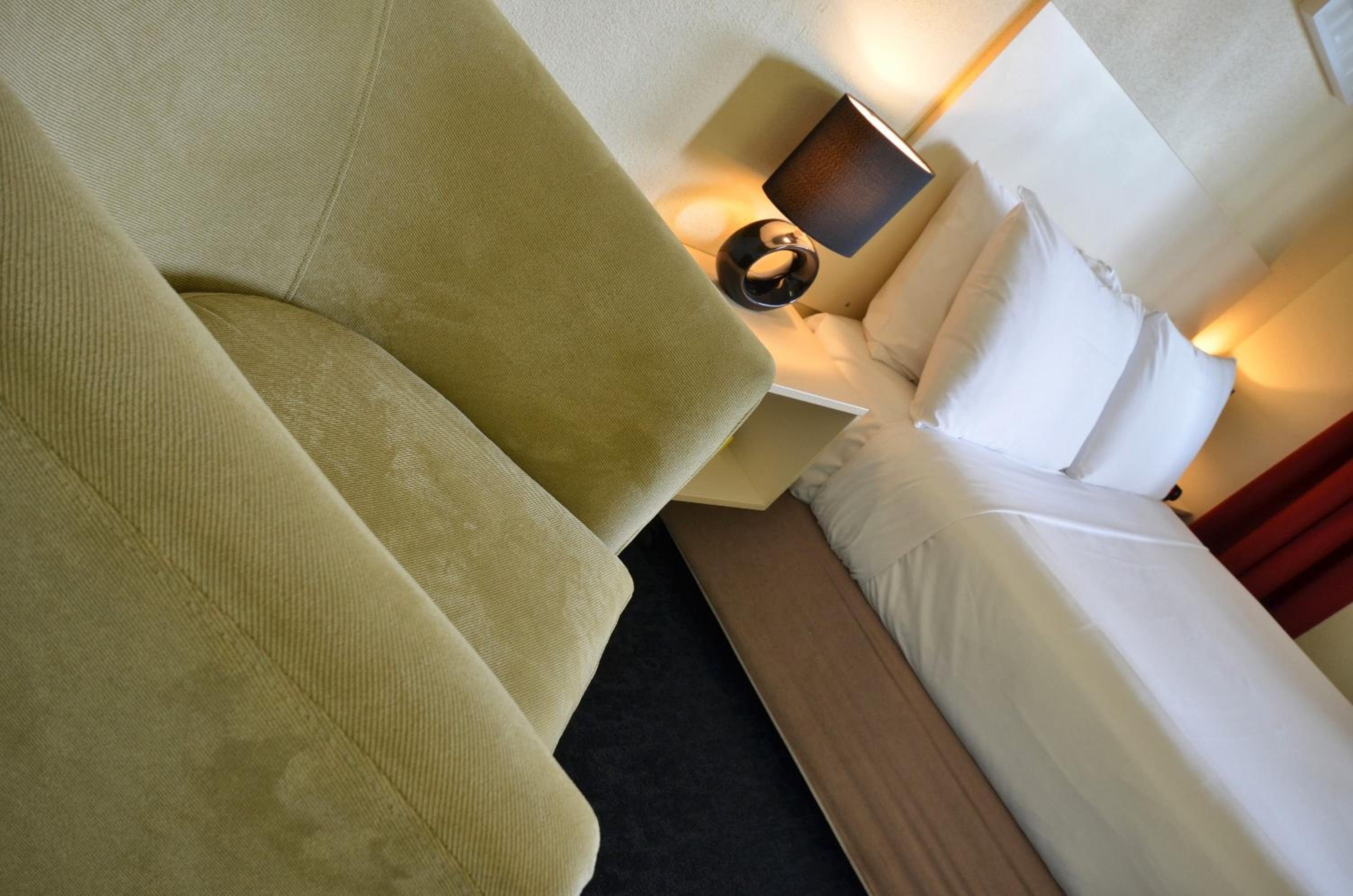Deluxe Queen Room - Photo 11