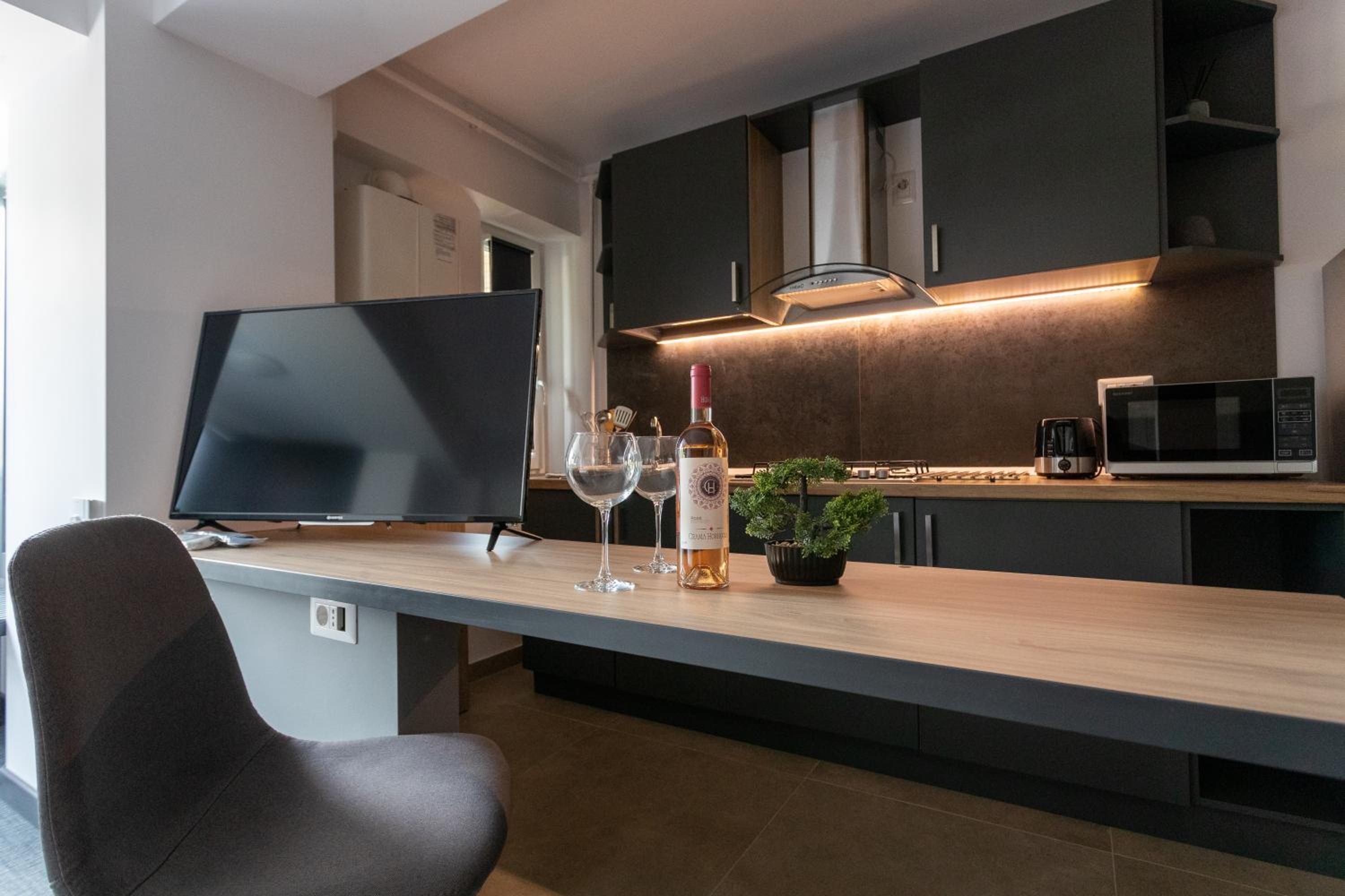 One-Bedroom Apartment - Photo 3