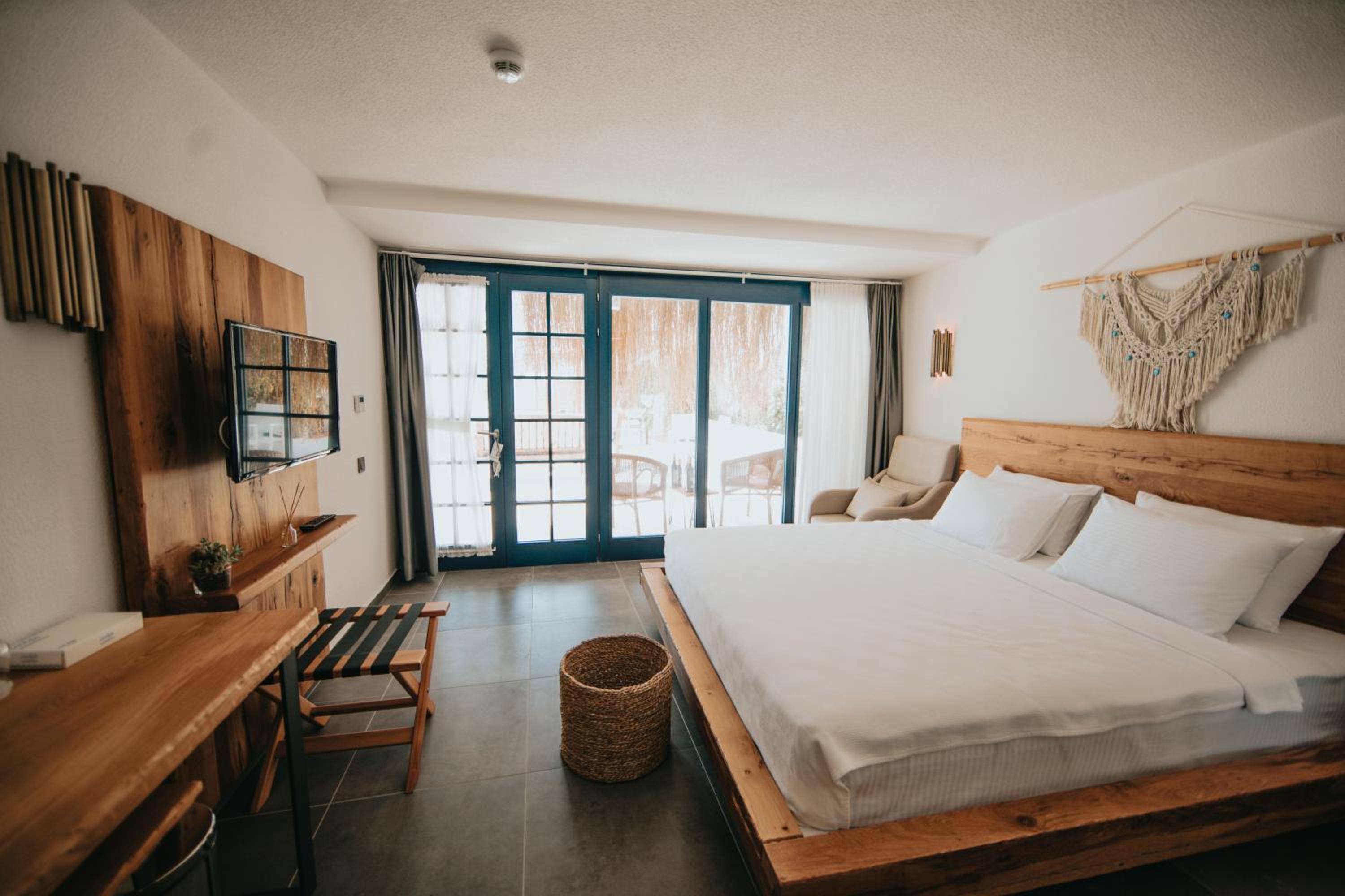 Deluxe Double Room with Sea View - Photo 2