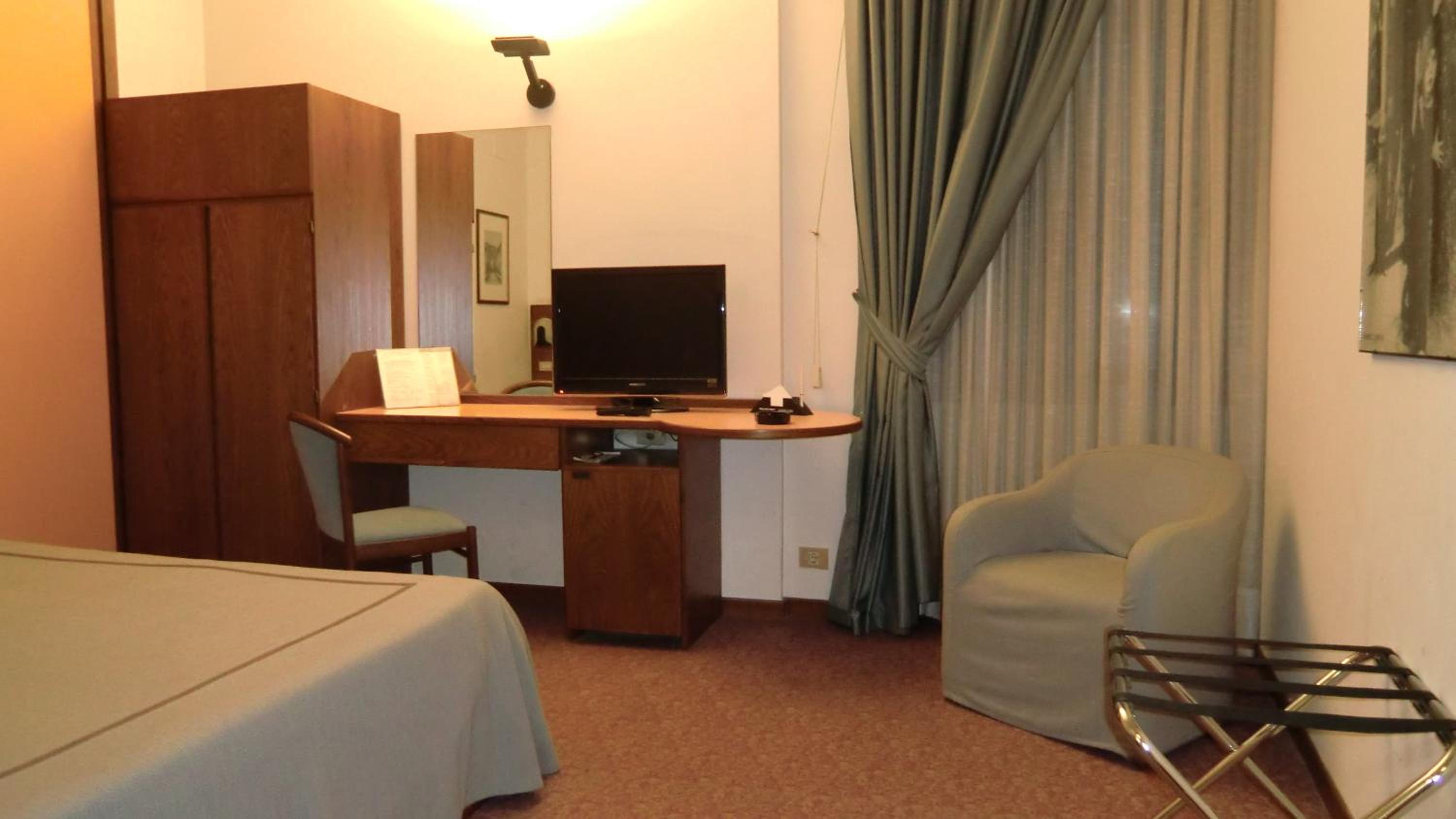 Double or Twin Room - Photo 5