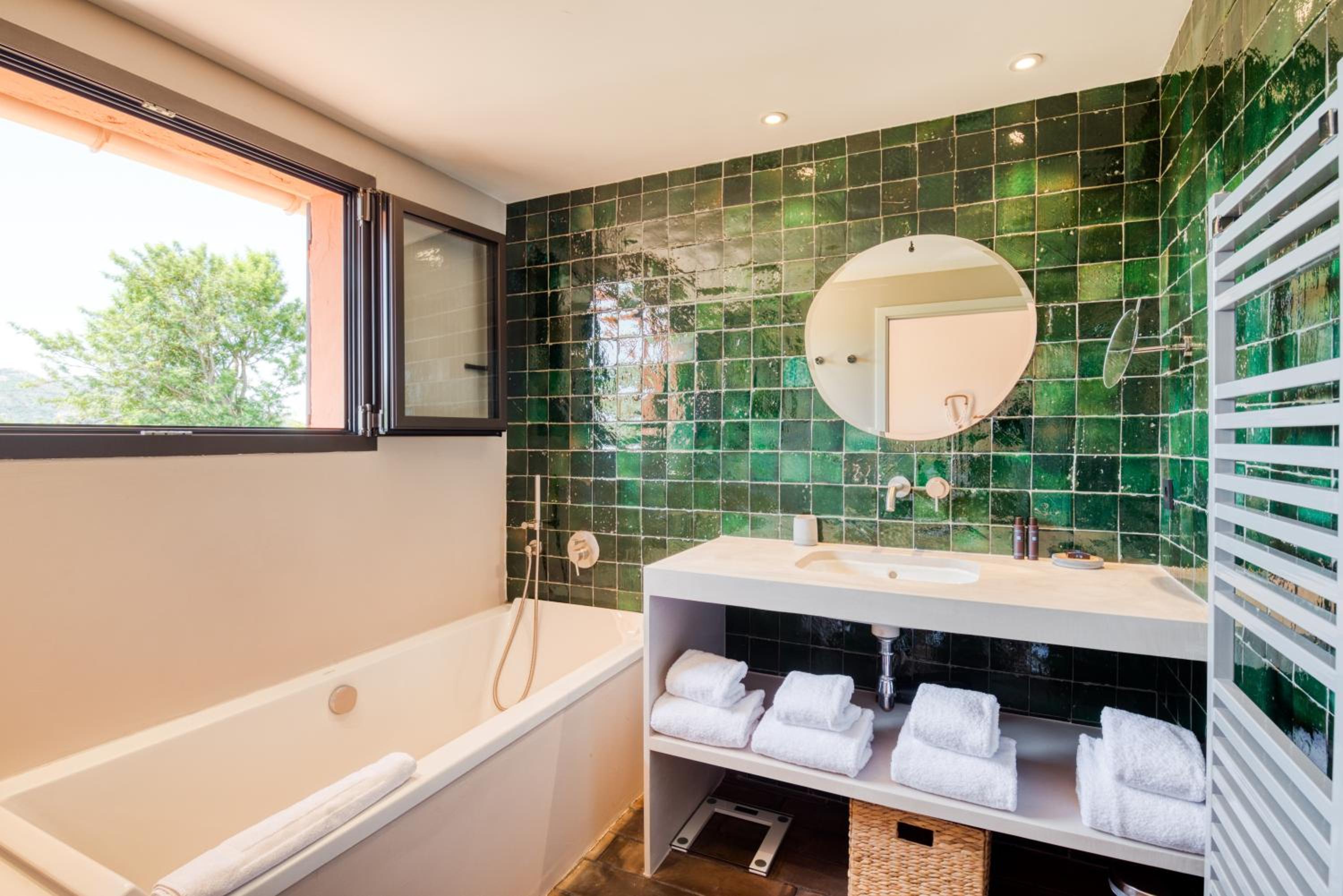 Suite with Hot Tub photo 2