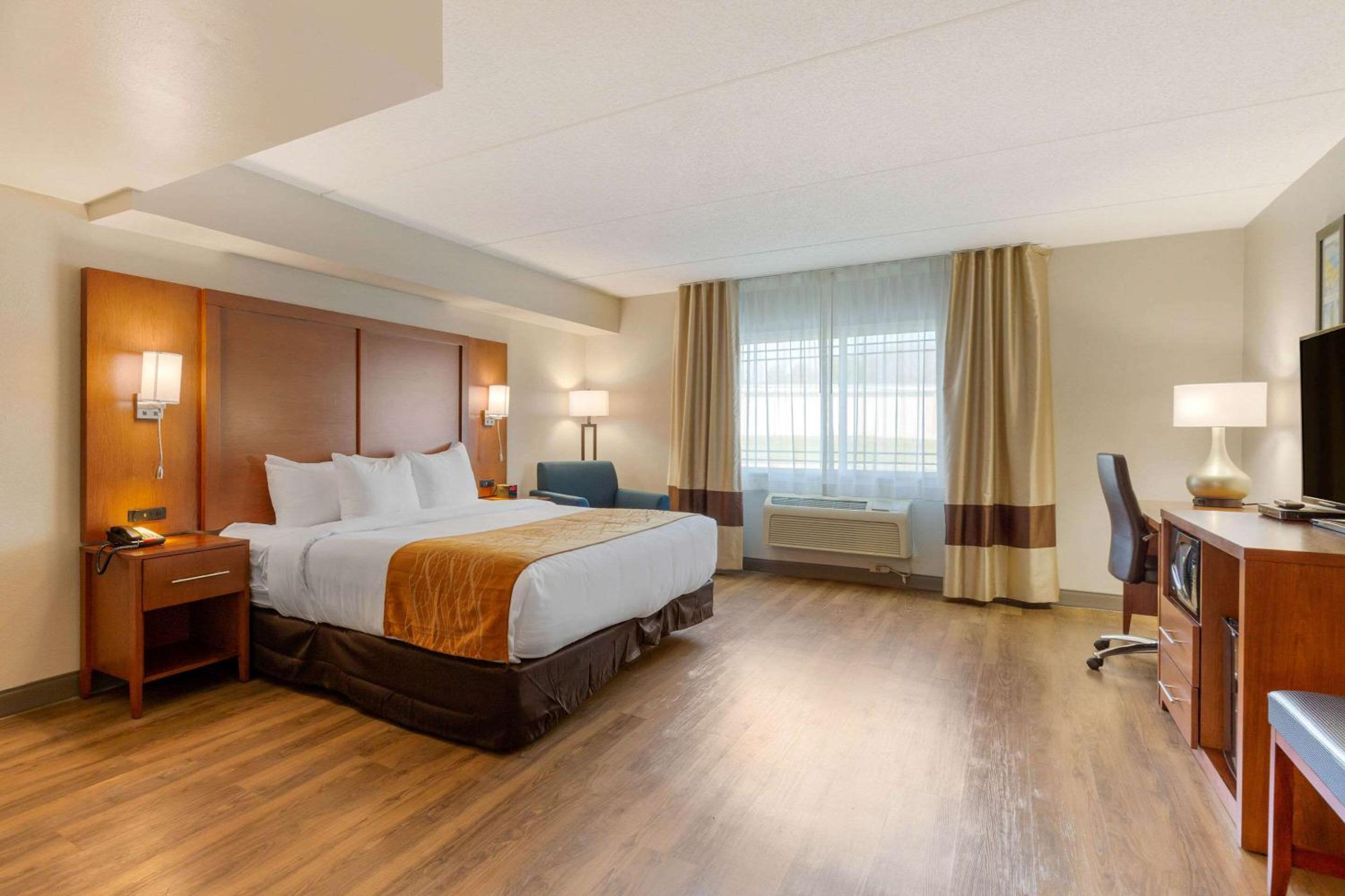 King Room - Accessible/Non-Smoking photo 2