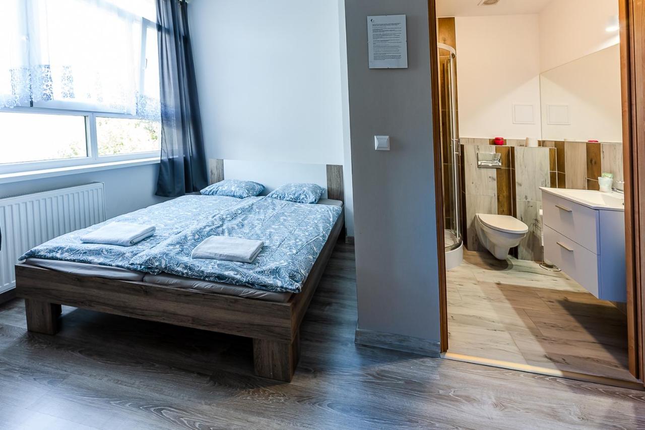 Large Double Room - Photo 5