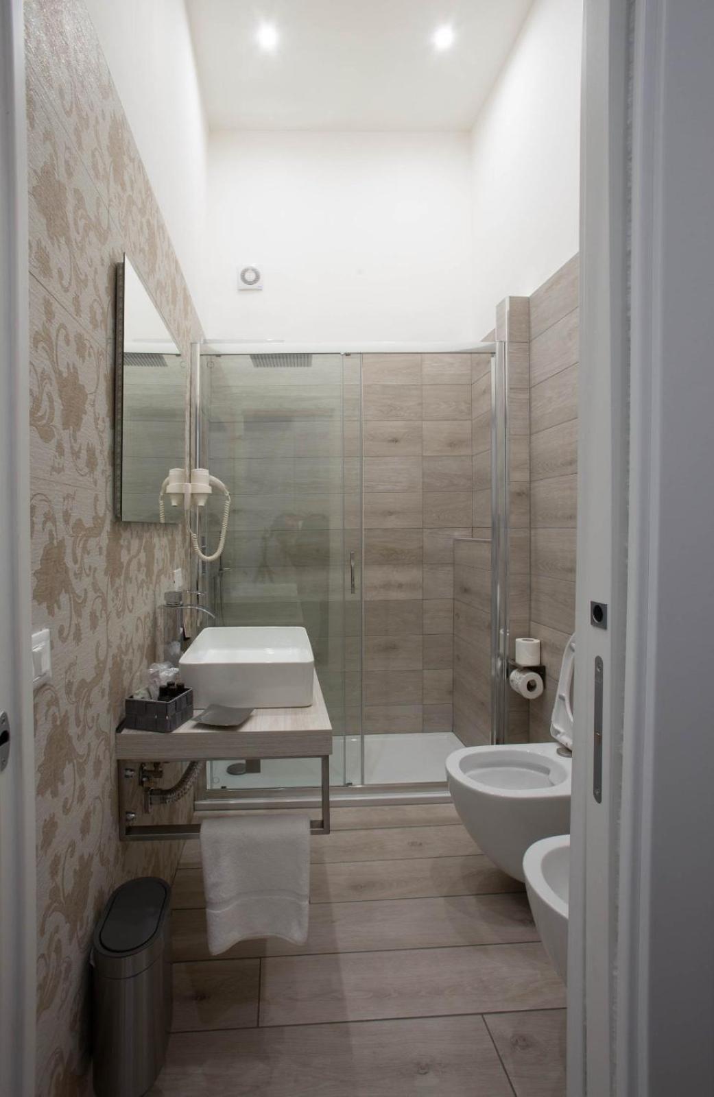 Luxury Quadruple Room - Photo 24