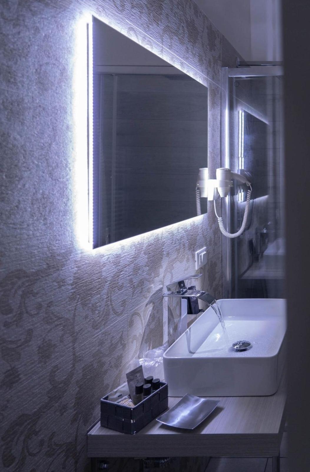 Luxury Quadruple Room - Photo 21