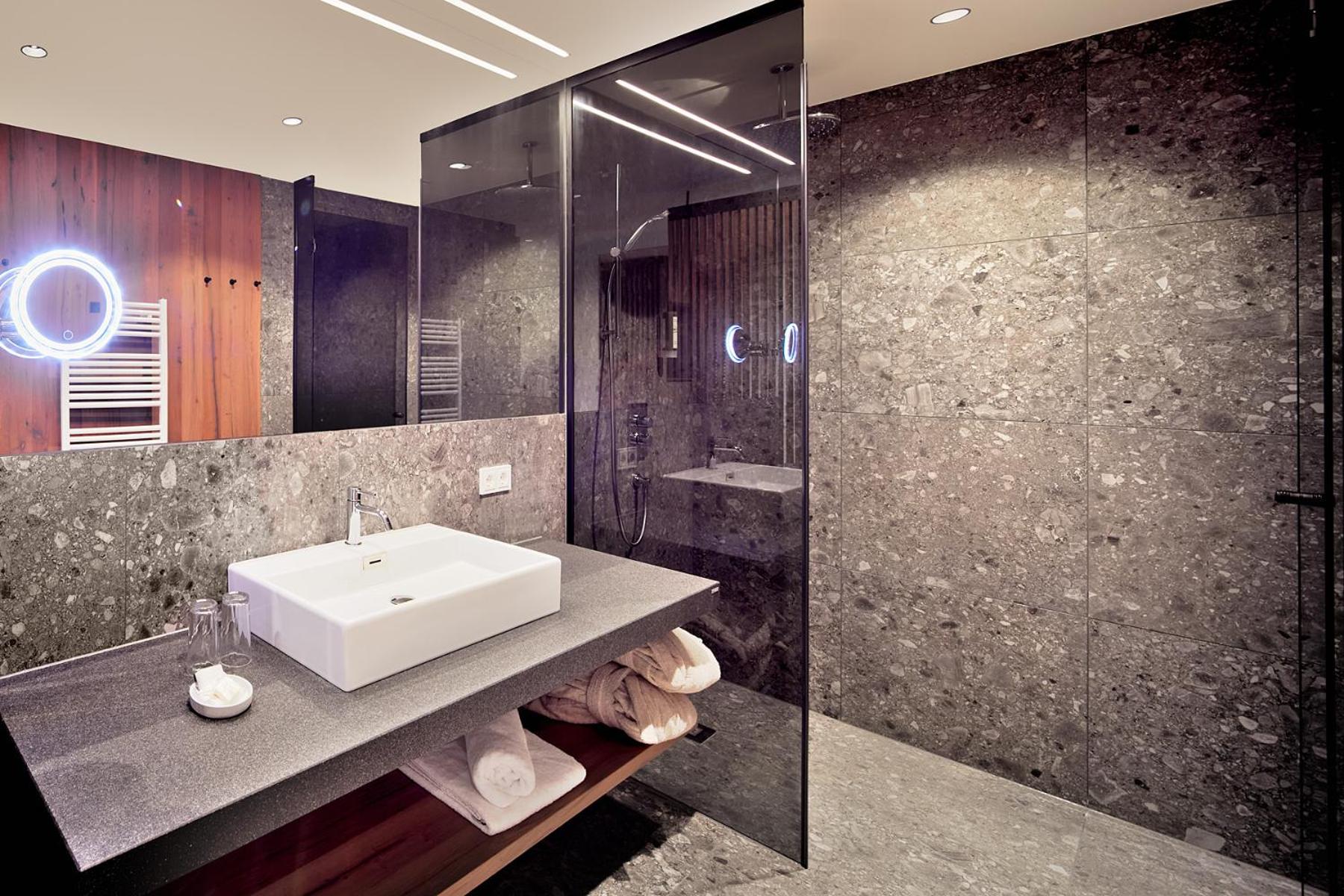 Suite with Balcony - Photo 4