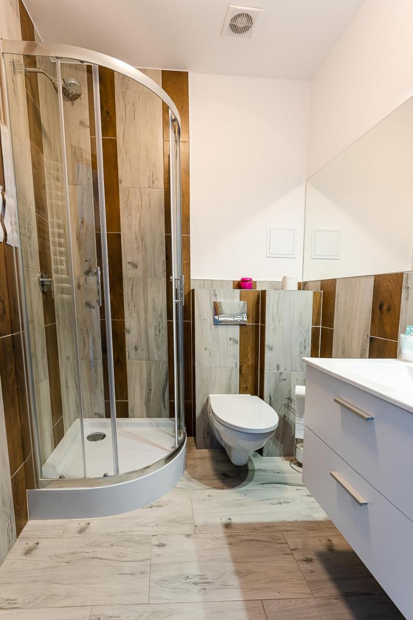 Large Double Room - Photo 1