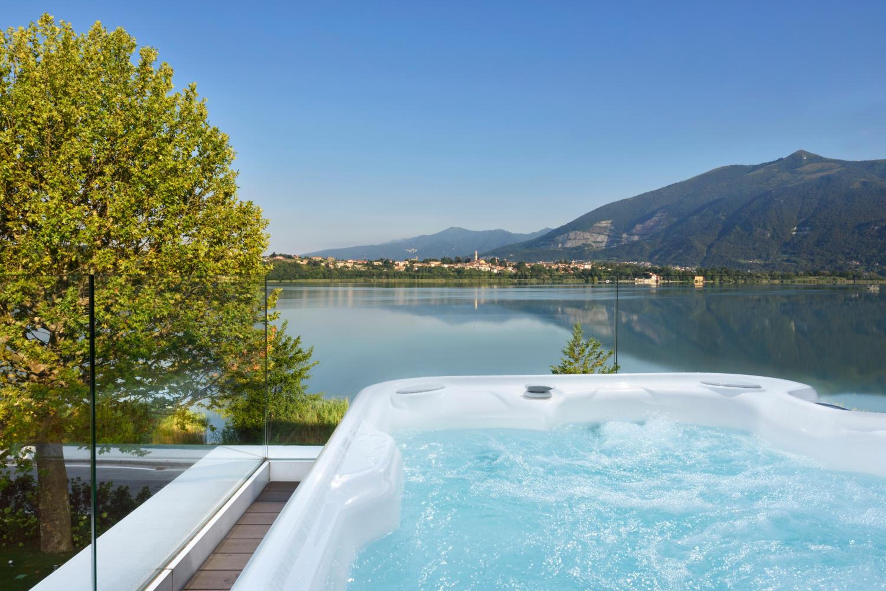 King Suite with Spa Bath - Photo 3